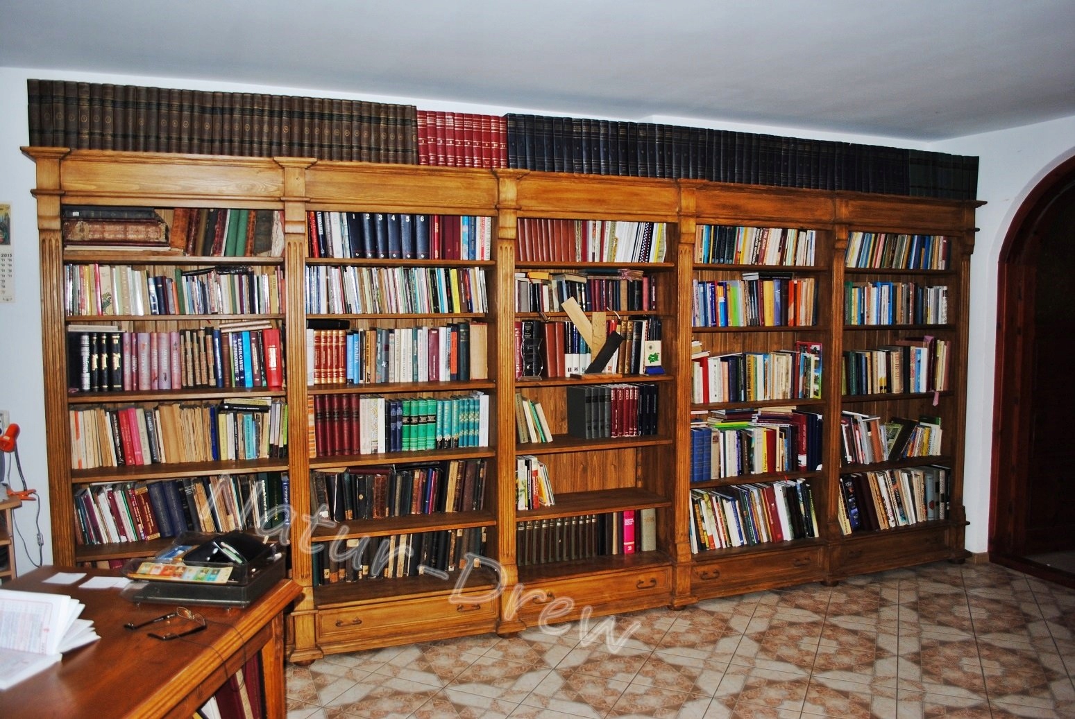Книжный шкаф библиотека