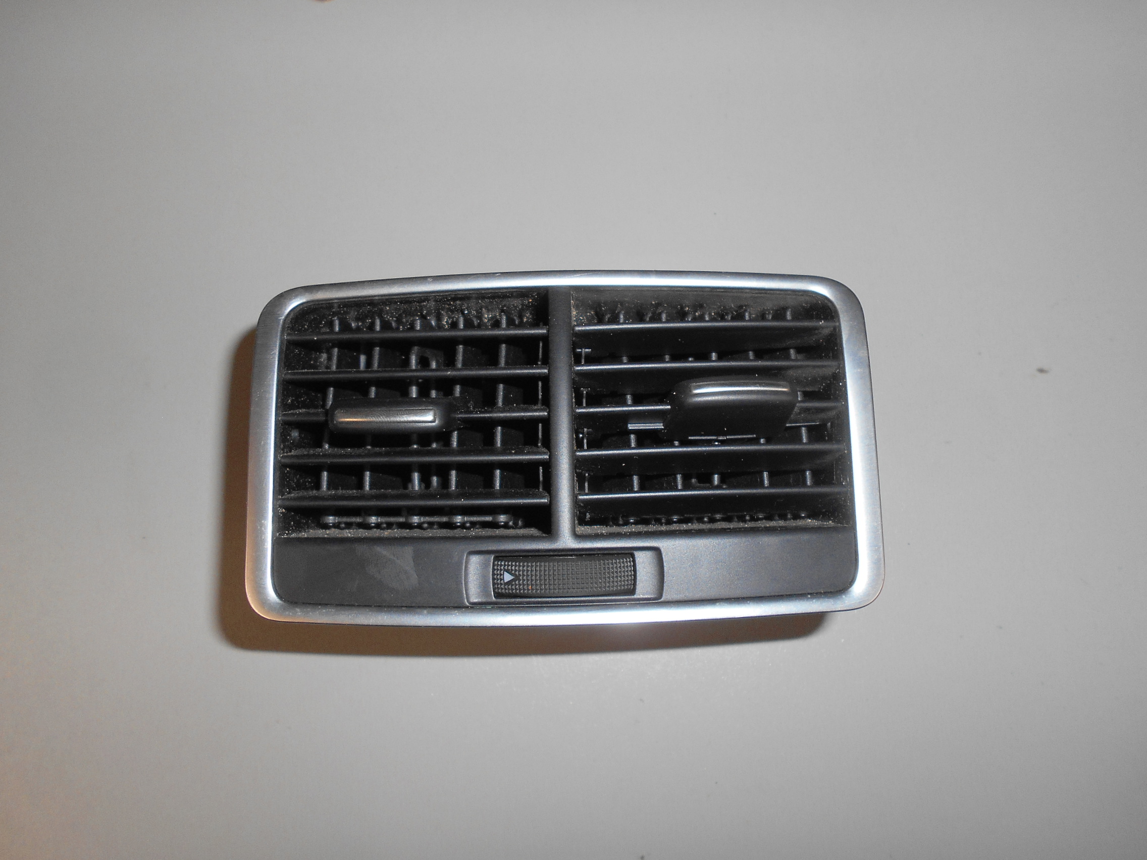 grid air conditioning devices TUNELU AUDI A6 C6 4F0819203C