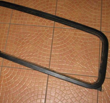 RAMKA SZYBY TYŁ OPEL KADETT E BERTONE CABRIO Producent części Opel OE