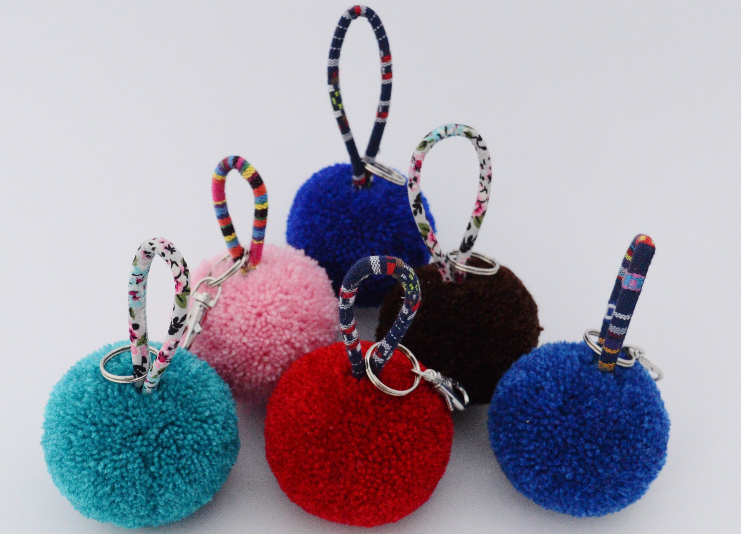 

Pompon Boho 6 cm Zawieszka Do Torebki Kluczy Hit