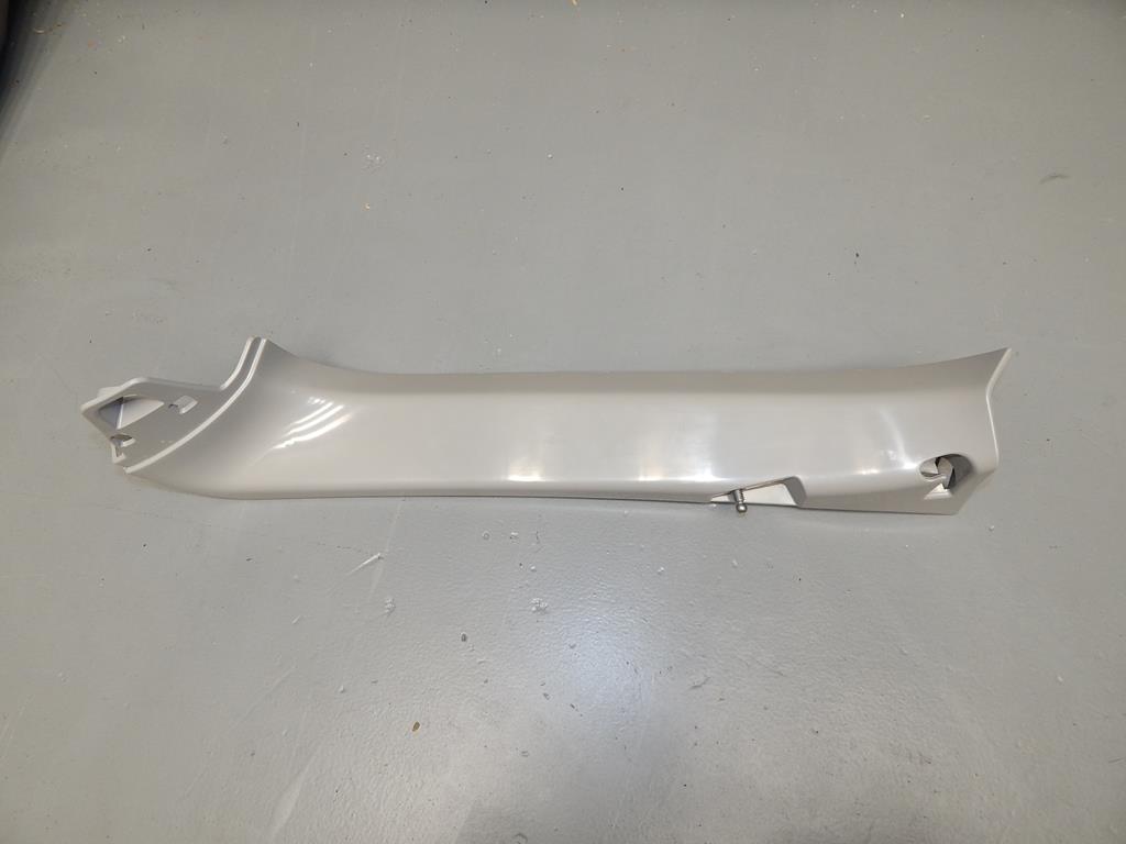 BMW X4 F26 cover bonnet pillar