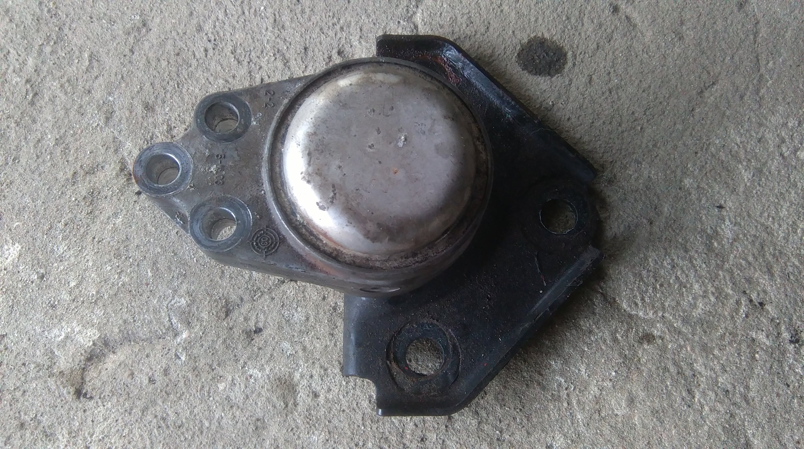 mazda 2 02-07 1.25 b подушка Двигателя