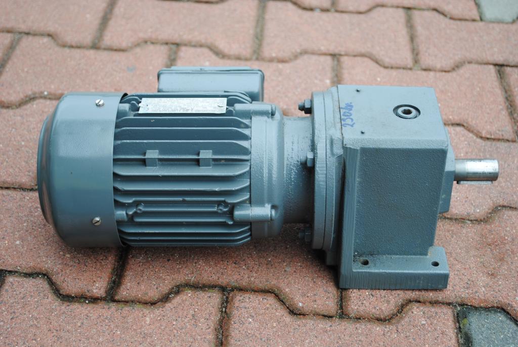Motoreduktor 0.37kw. 230obr./min.. STQBER! Kod producenta 17082018.0019