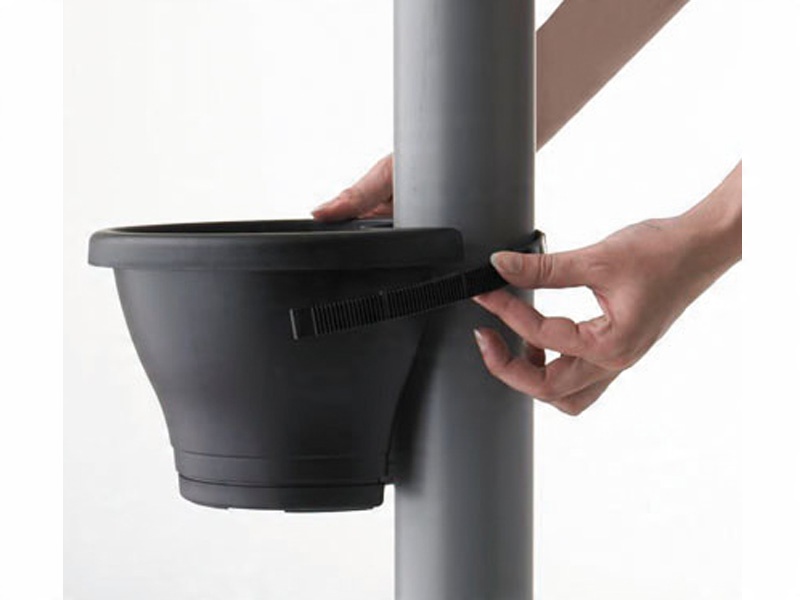 

Na rynnę Elho Corsica Drainpipe Clicker śr24 h15