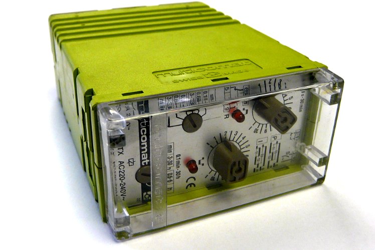 PROGRAMOWY PRZEKAŹNIK CZASOWY RS 122-MH/ATX AC 220