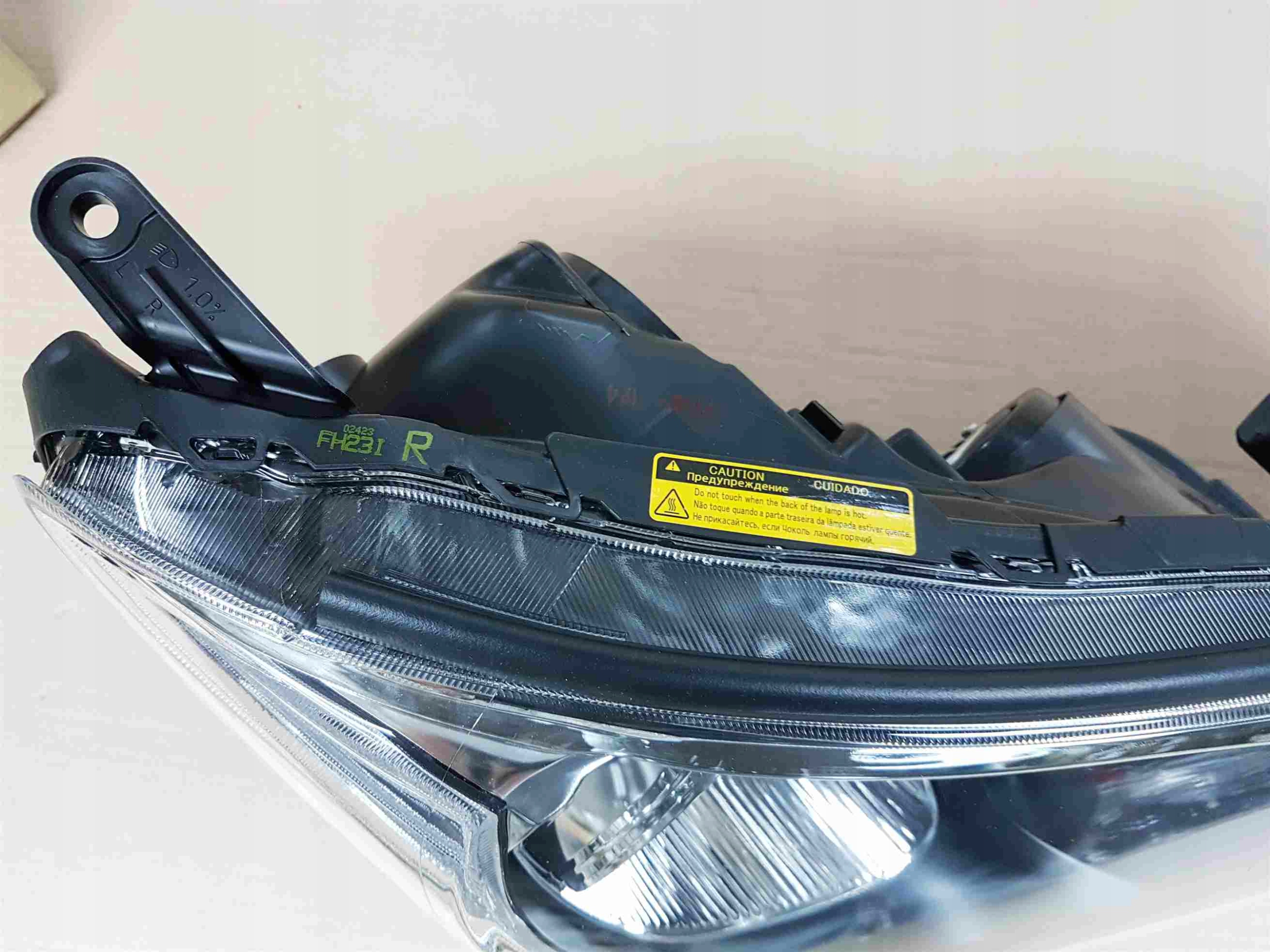 RAV4 12-15 LAMPA REFLEKTOR KSENON XENON PRZÓD P Wersja Europejska