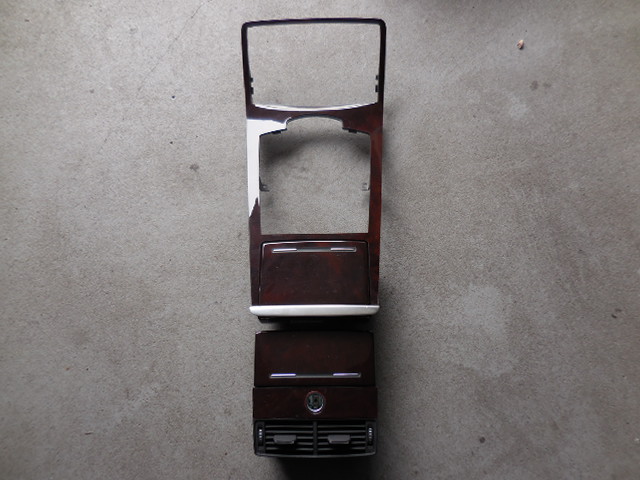 AUDI A8 D3 попільничка