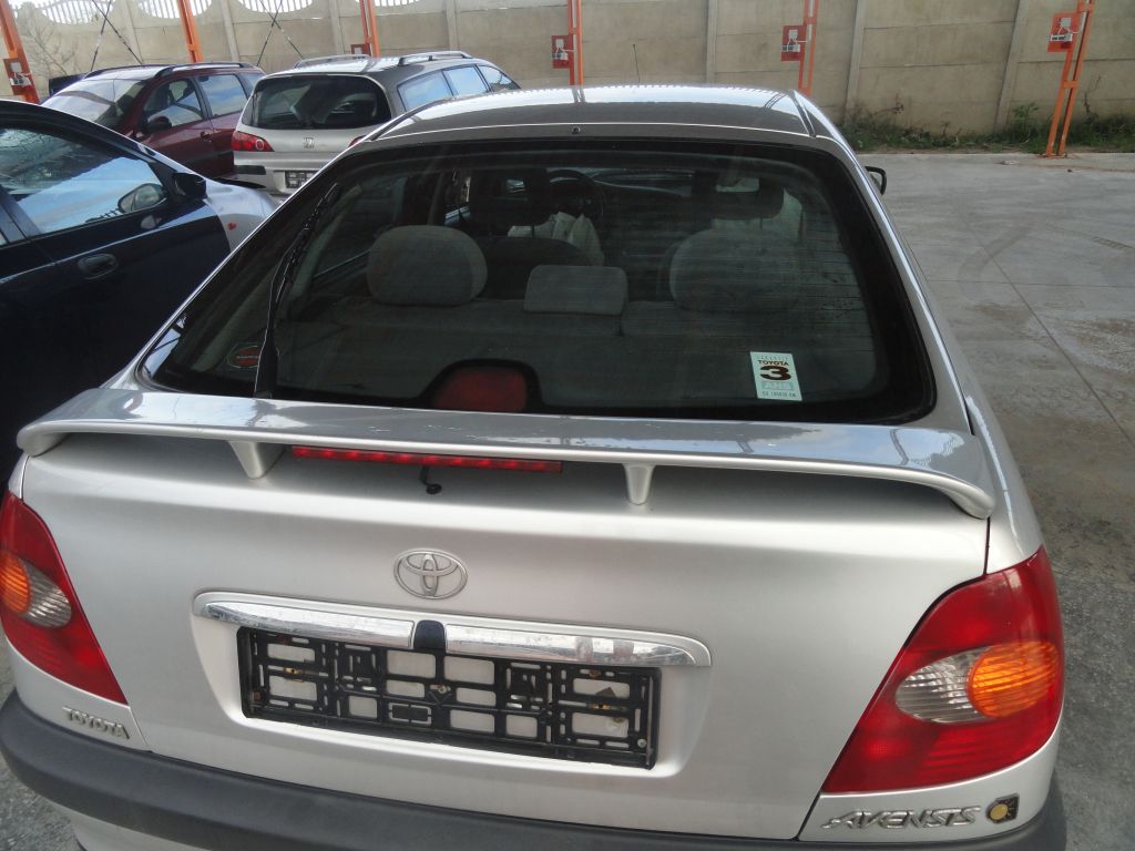 Toyota Avensis and HB boot door rear
