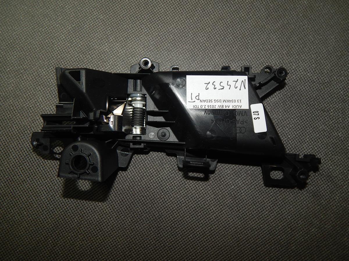 Audi A4 B9 ручка двери внутренняя 8W0839020