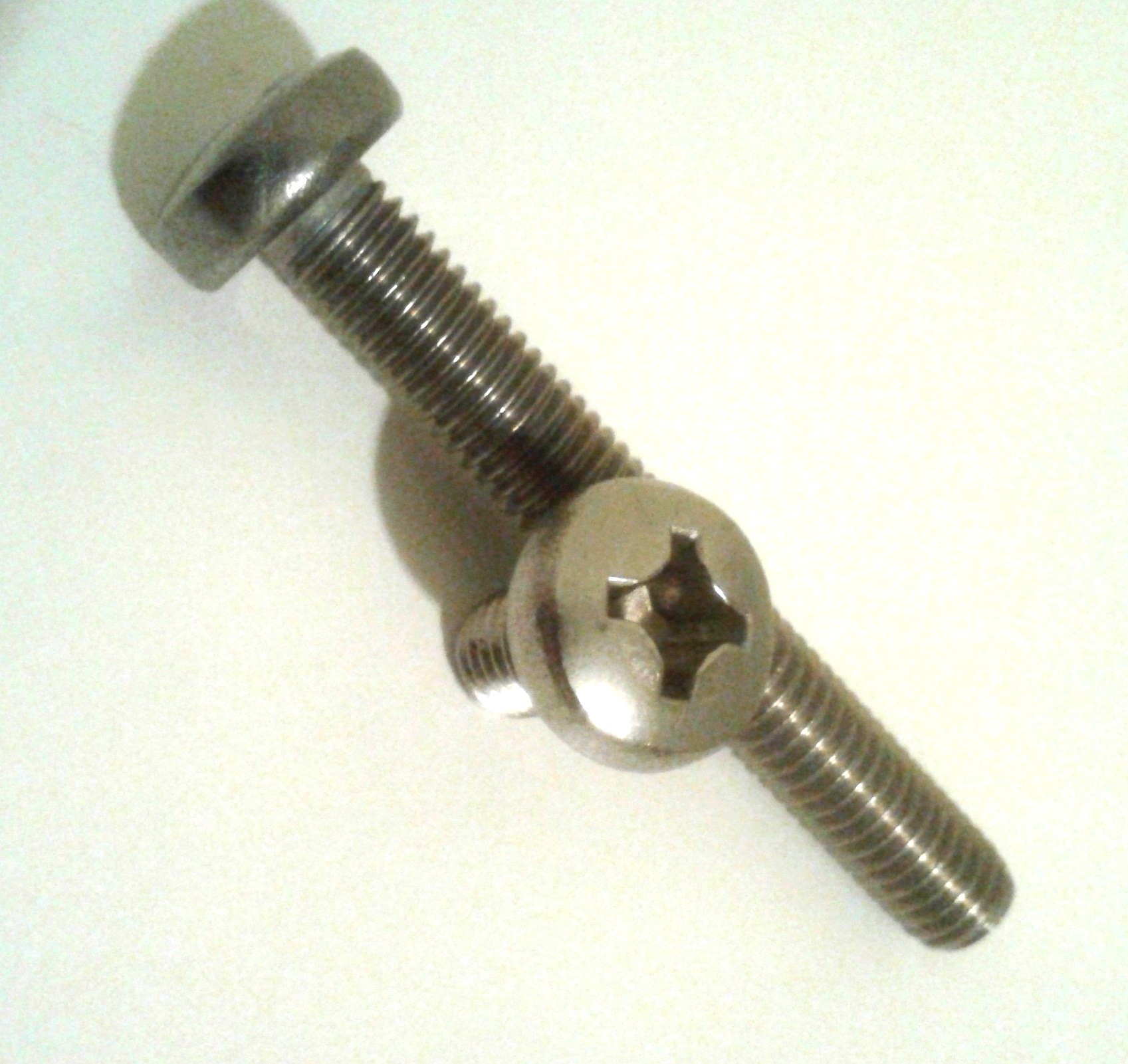 

M4X70 Śruba walc. socz. Nierdzewna A2 7985 (10szt)