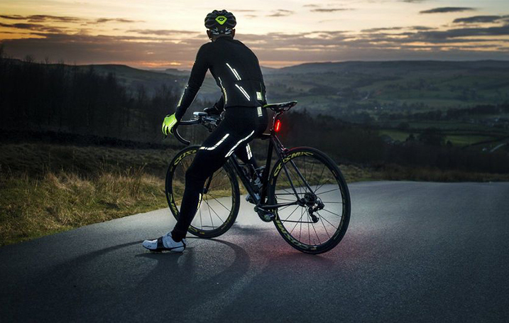 SAKWA ROWEROWA TRÓJKĄTNA TORBA POD RAMĘ SPENCER Kolor dominujący czarny