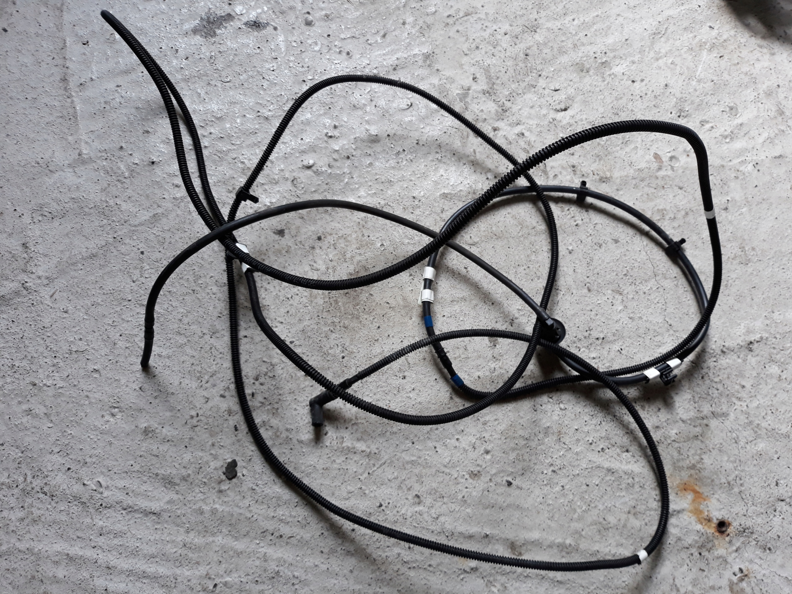 ШЛАНГ ФОРСУНКИ ОМЫВАТЕЛЯ-MONDEO MK5