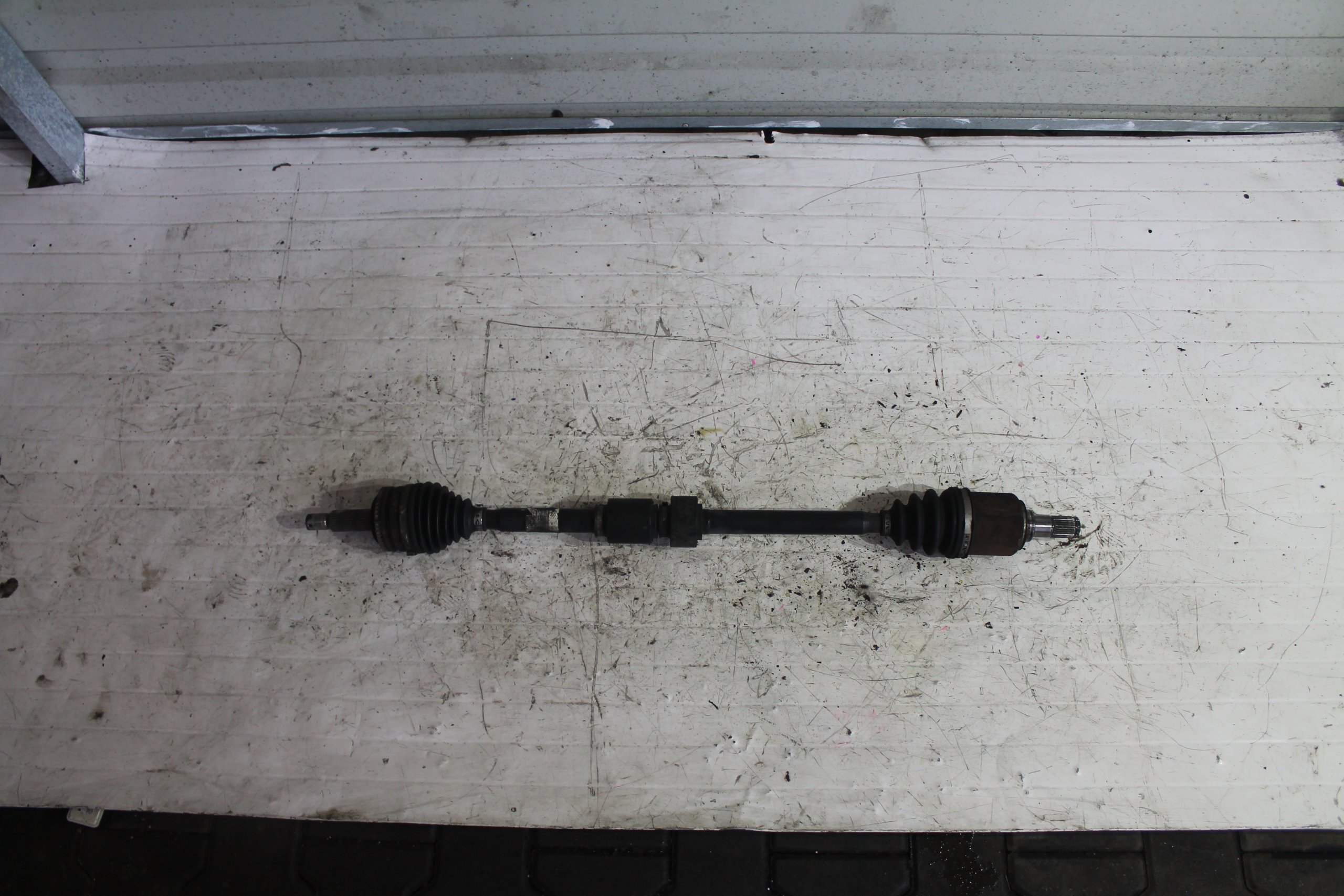 PÓŁOŚ PRAWA DŁUGA KIA PRO CEED 1.6 CRDI Typ silnika Diesel