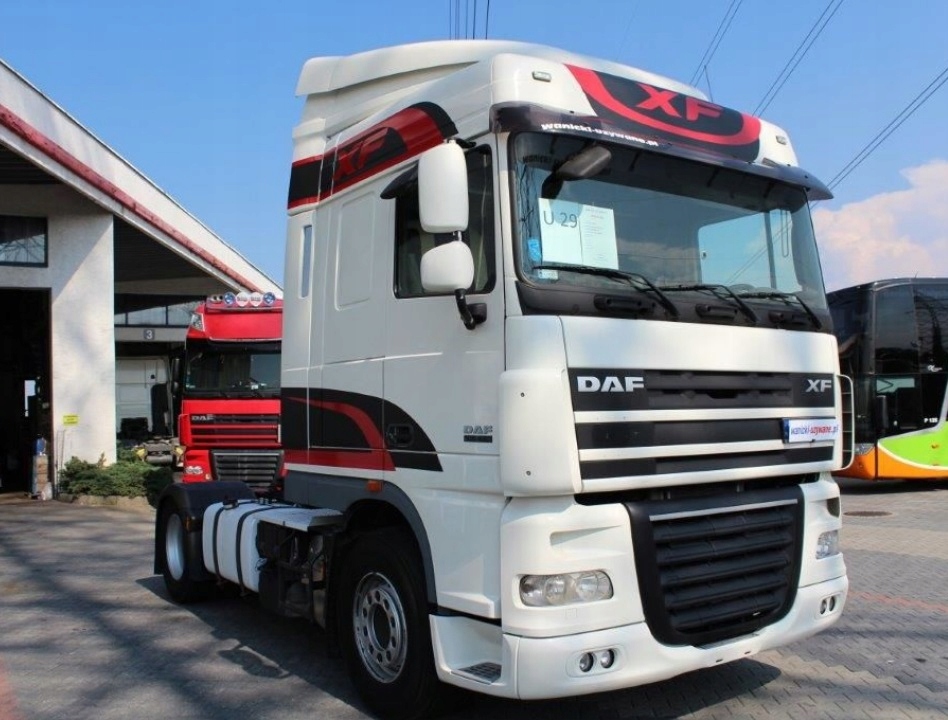 Наклейка даф 105. DAF 106 Euro 6. Даф 106 евро 5. Даф евро 5. Даф 105 евро 5.