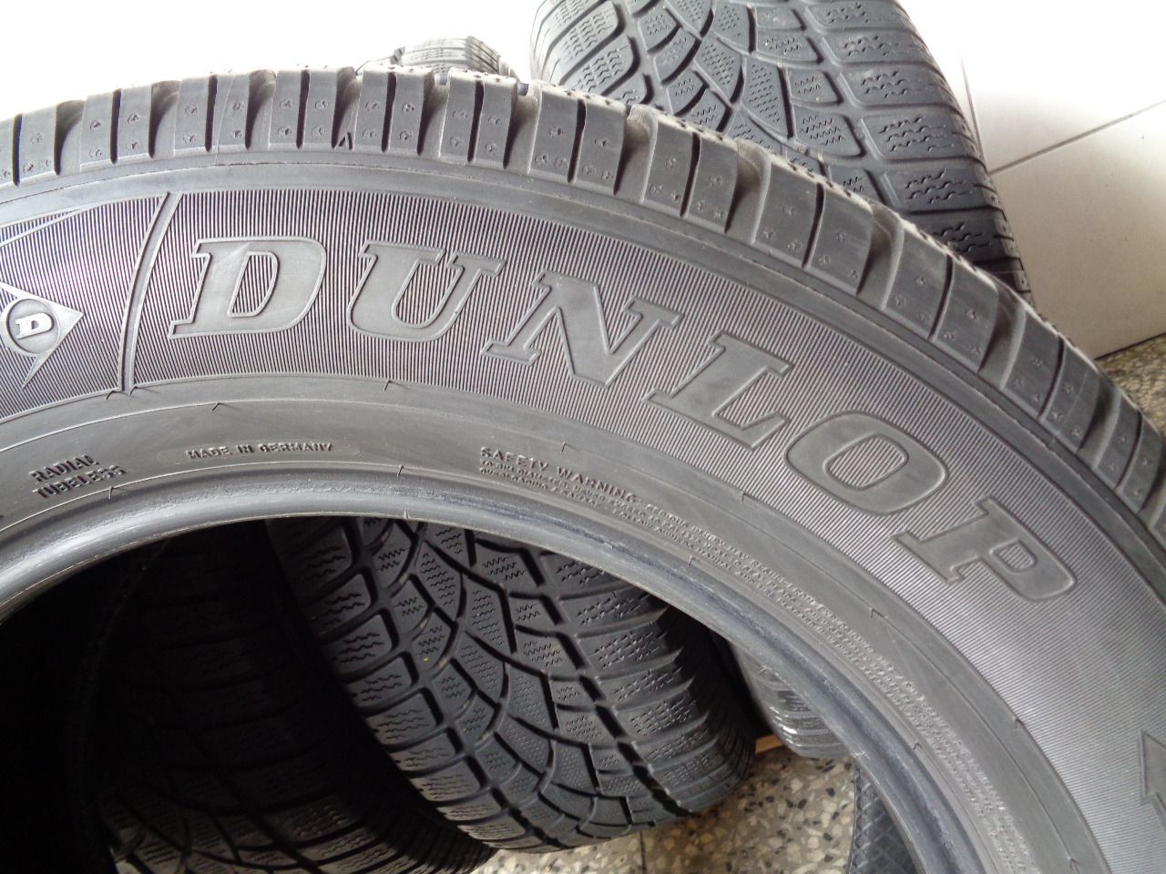 4x Zimowe DUNLOP SPORT 3D 235/65R17 104H 6,1mm Profil opony 65