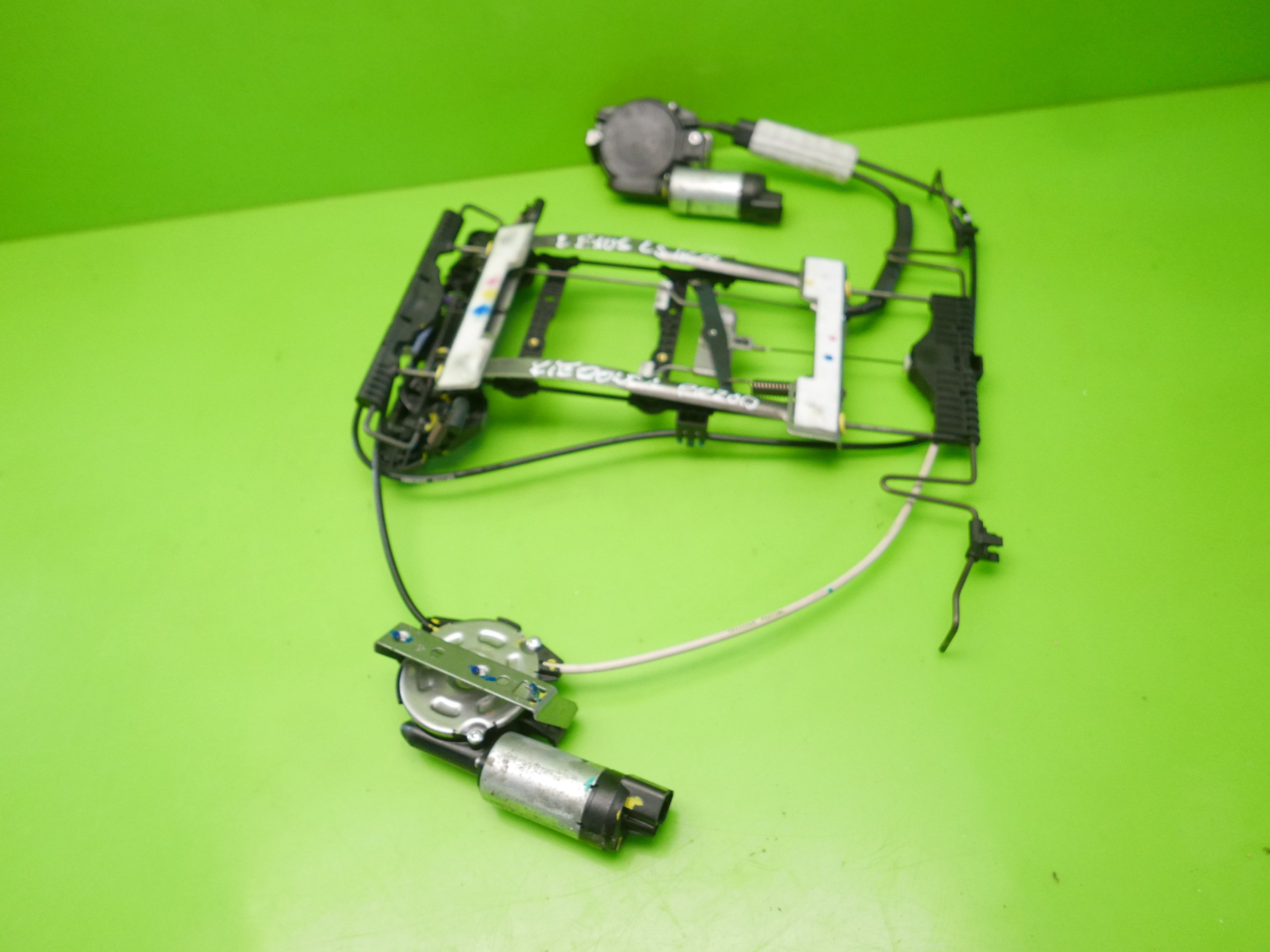 SILNICZKI STELAZ FOTELA PRZOD LEWY LEXUS LS LS460L Car type Passenger cars