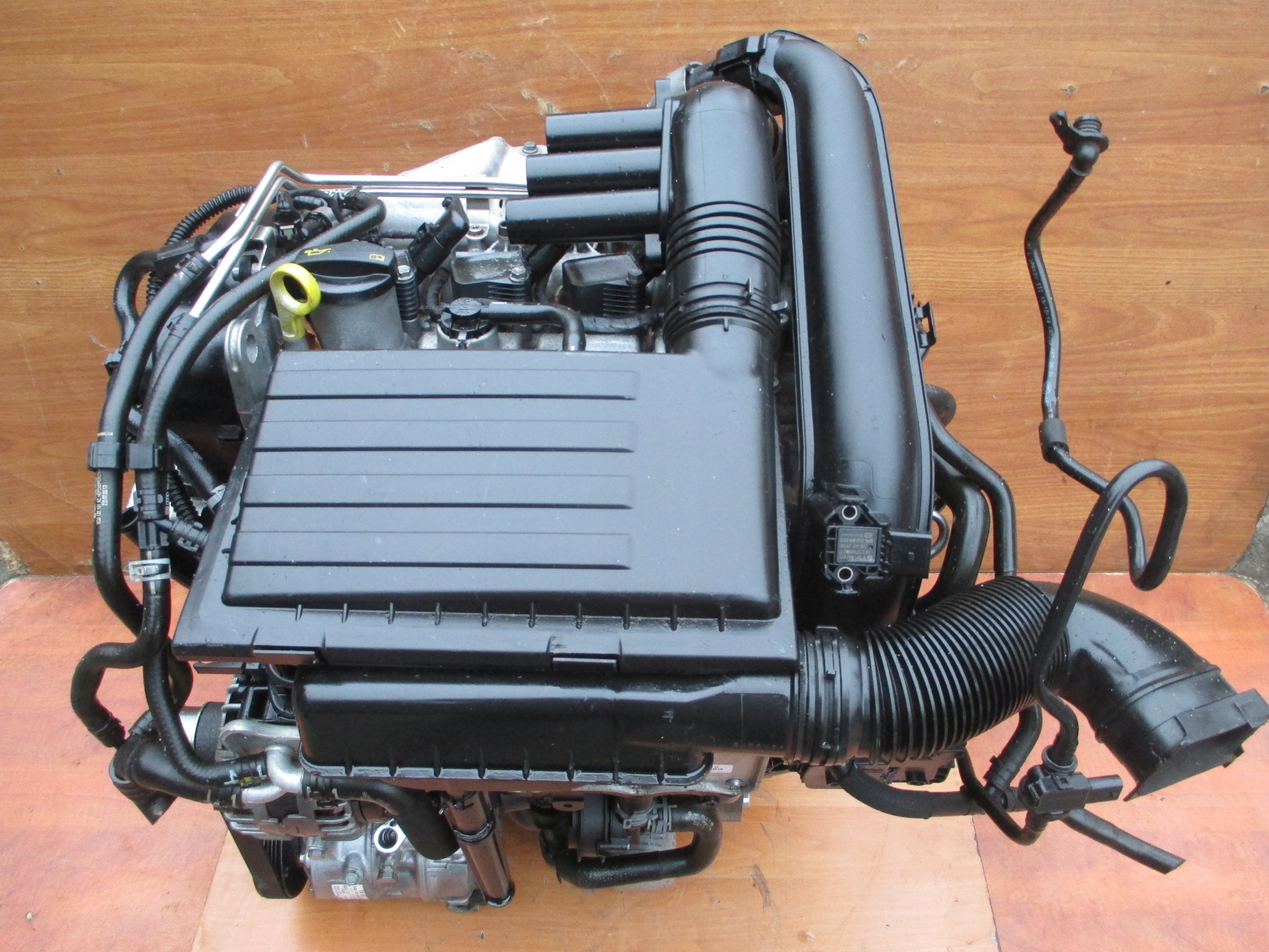 Двигатели шкода отзывы. Двигатель CJZA 1.2 TSI. 1.2 TSI CJZA ea211. Двигатель контрактный Volkswagen CJZA 1.2.