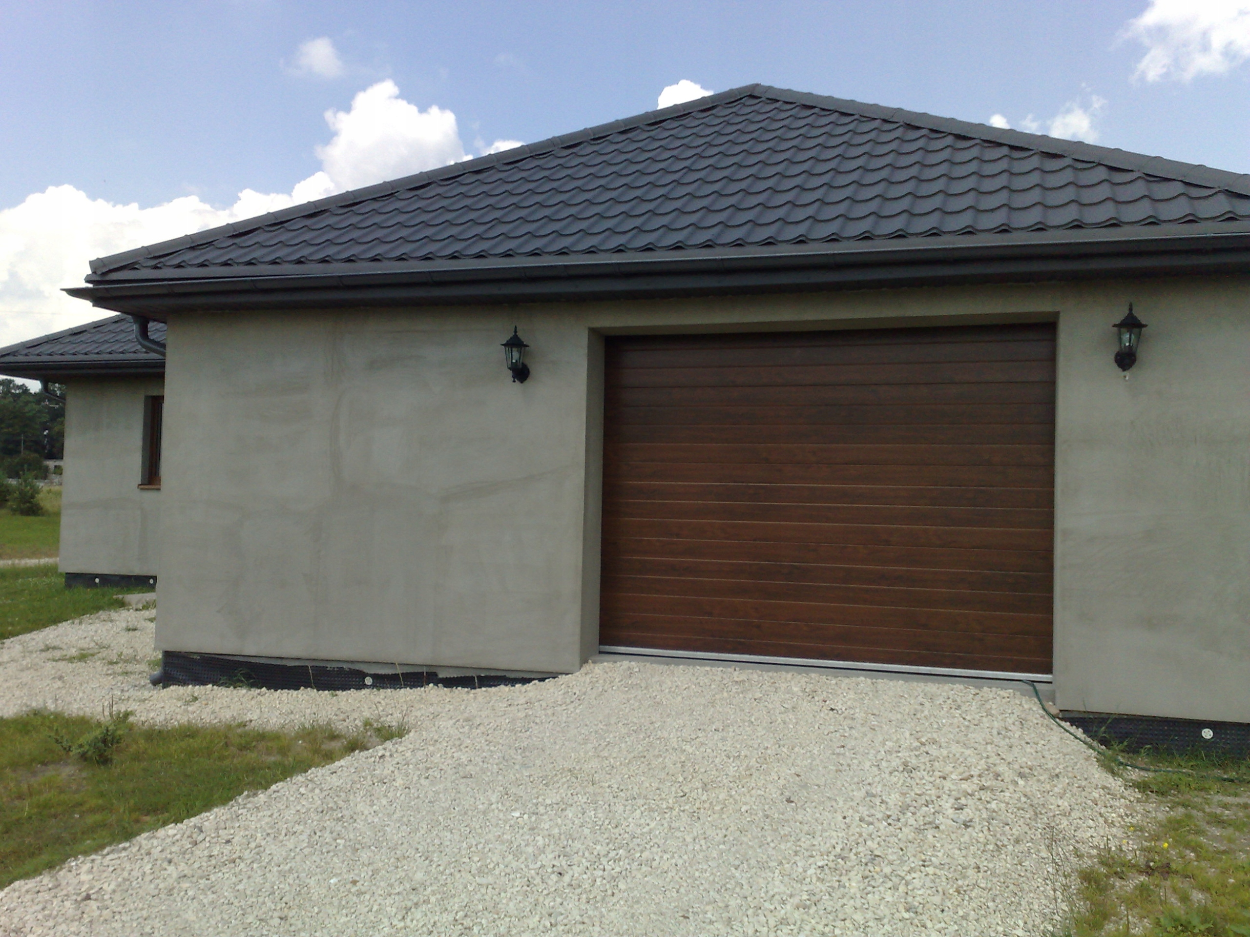 Секционные ворота дорхан в навес. Секционные ворота дорхан доска белые. Боковые гаражные ворота херман. Ворота alutech 8028. Ворота дорхан 7016.