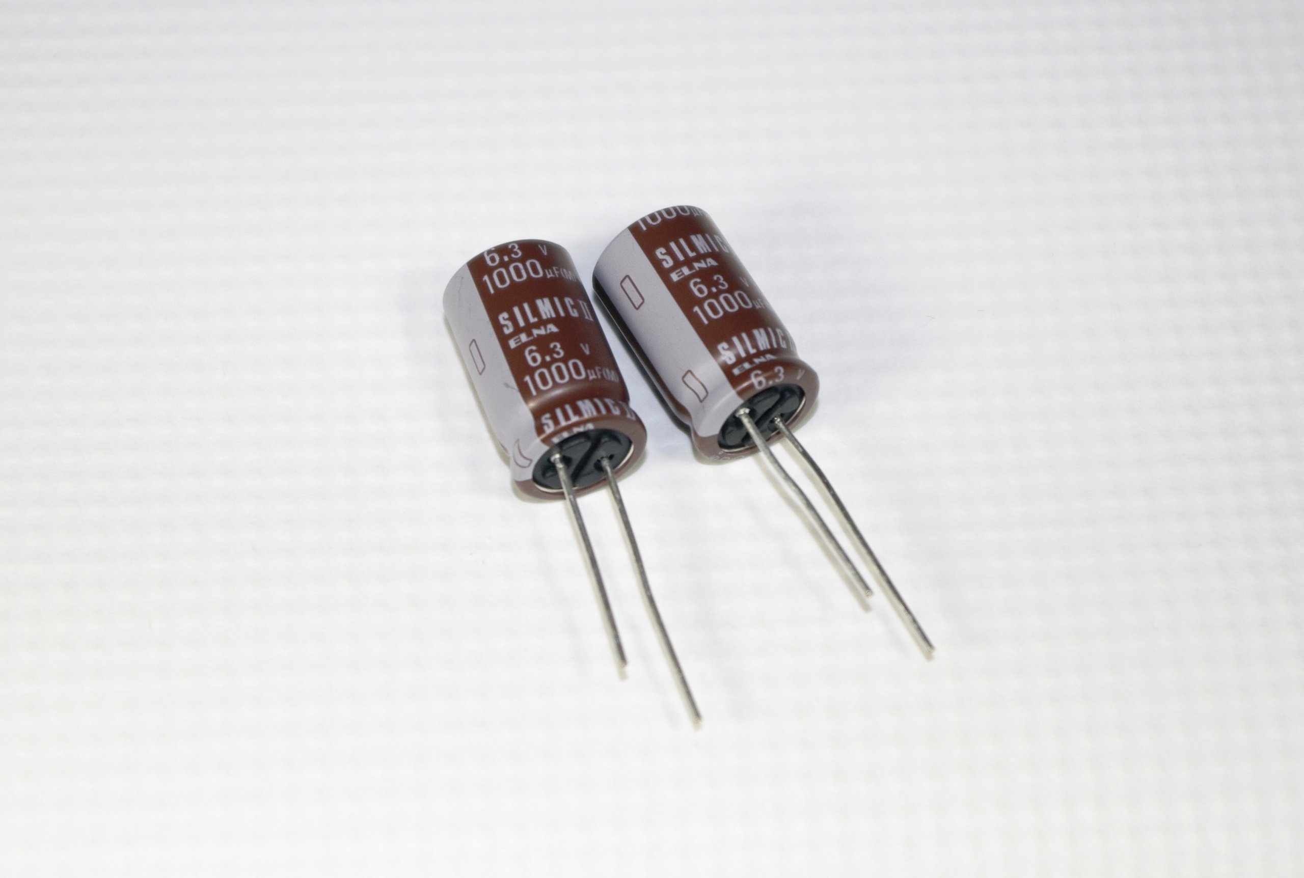 

Kondensator 1000uF/6,3V Elna Silmic II Rfs