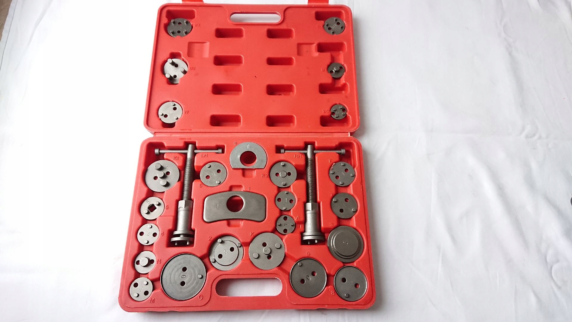 ZESTAW DO WYCISKANIA TLOCZKOW HAMULCOWYCH 27el