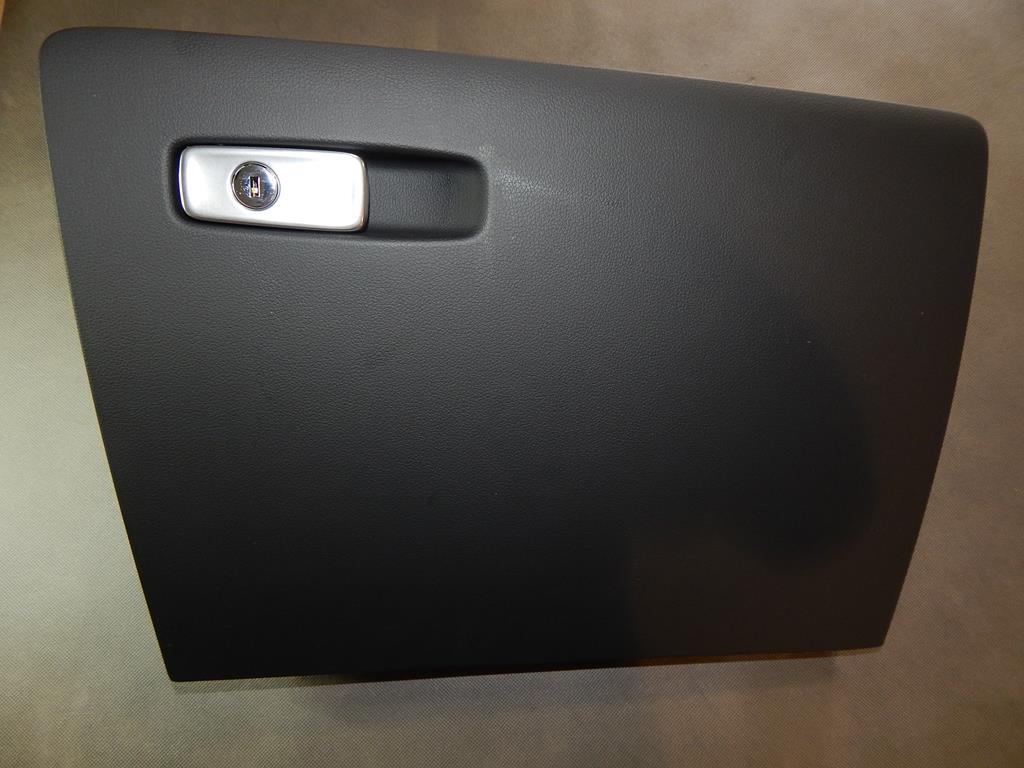 Audi Q3 8U пасажирський відсік 8u1880353