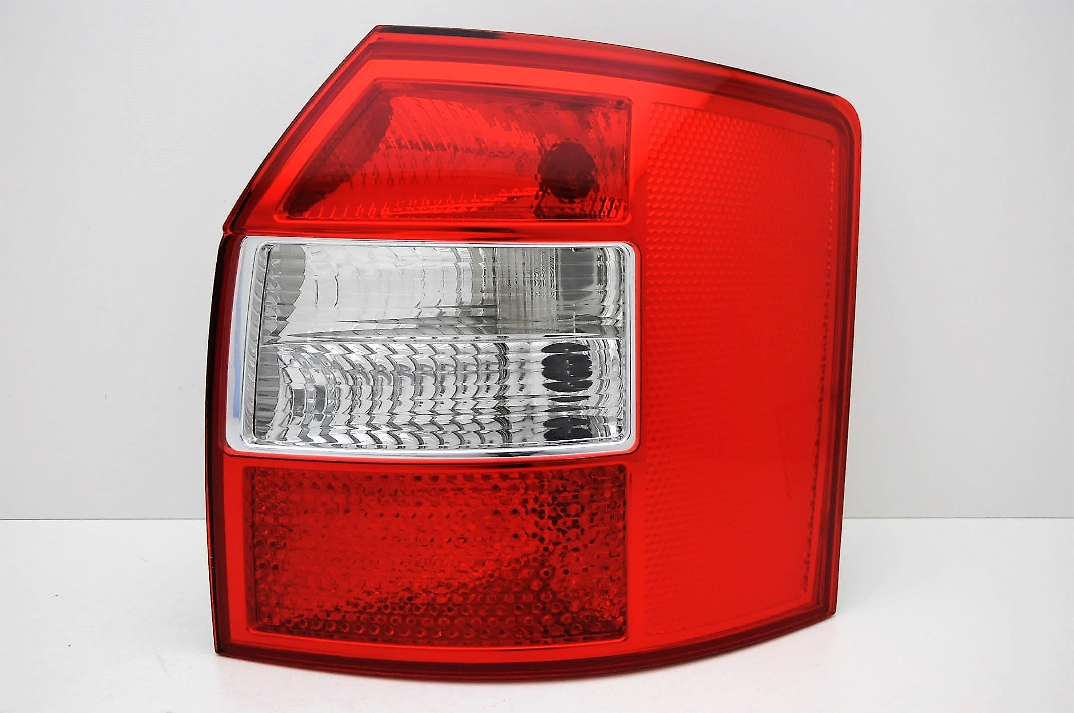 Audi A4 S4 универсал 00-04 фонарь правый ^