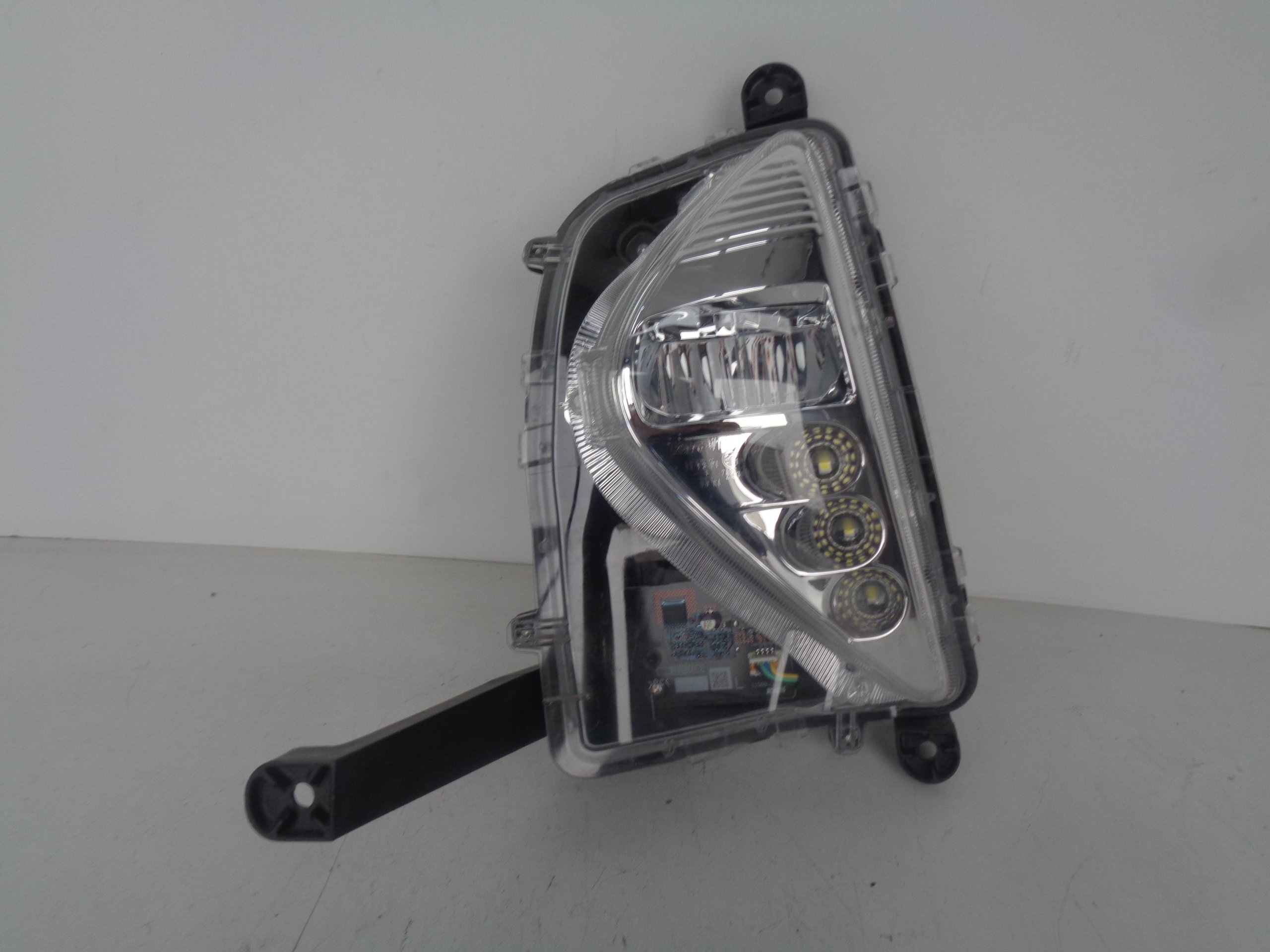 ПРОТИВОТУМАНКА ЛІВИЙ TOYOTA PRIUS IV 16- LED