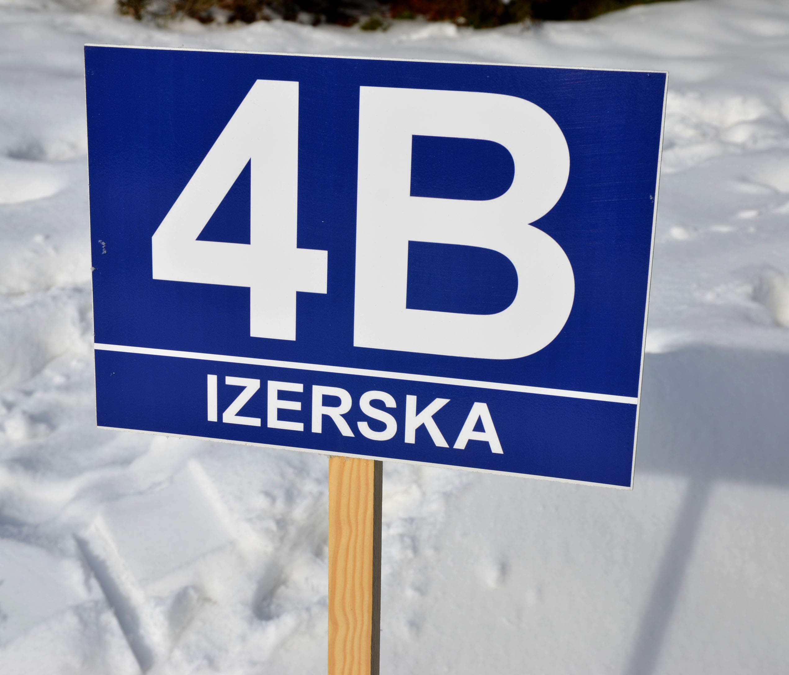 TABLICA 54x40cm zakaz wjazdu wysokość 1,8m znak Marka inna