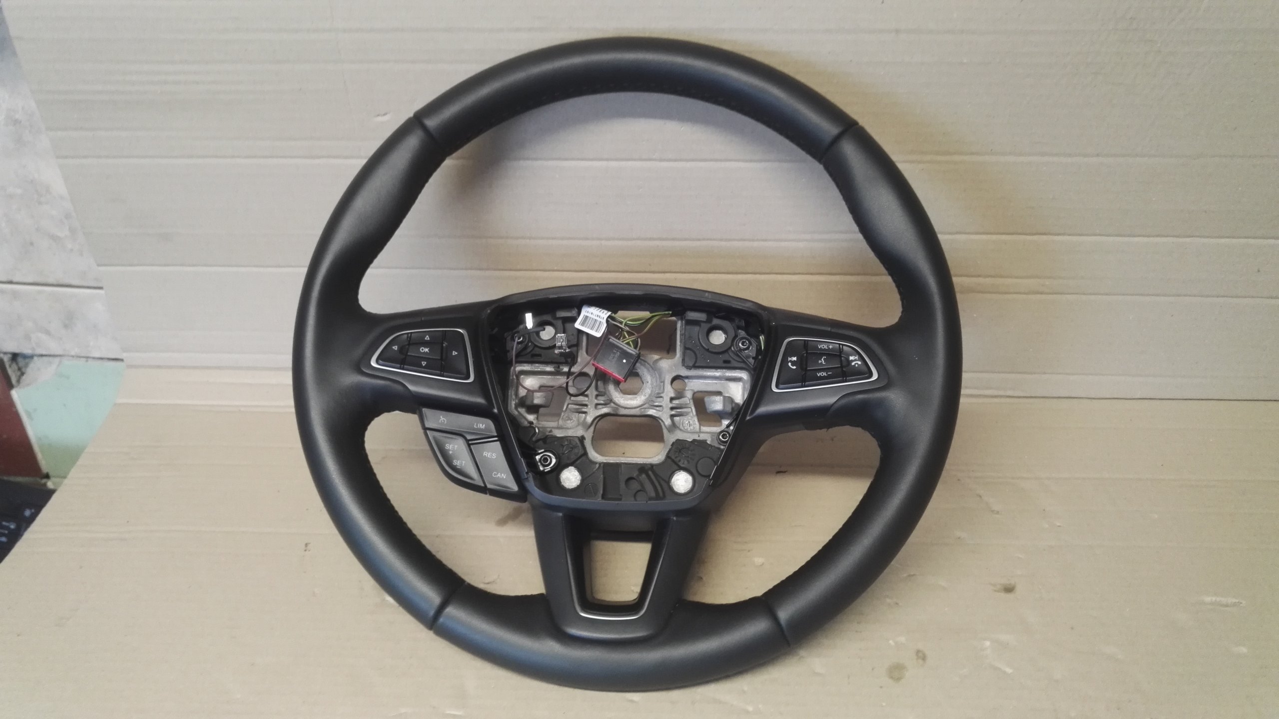 FORD FOCUS MK3 LIFT KIEROWNICA WIELOFUNKCYJNA