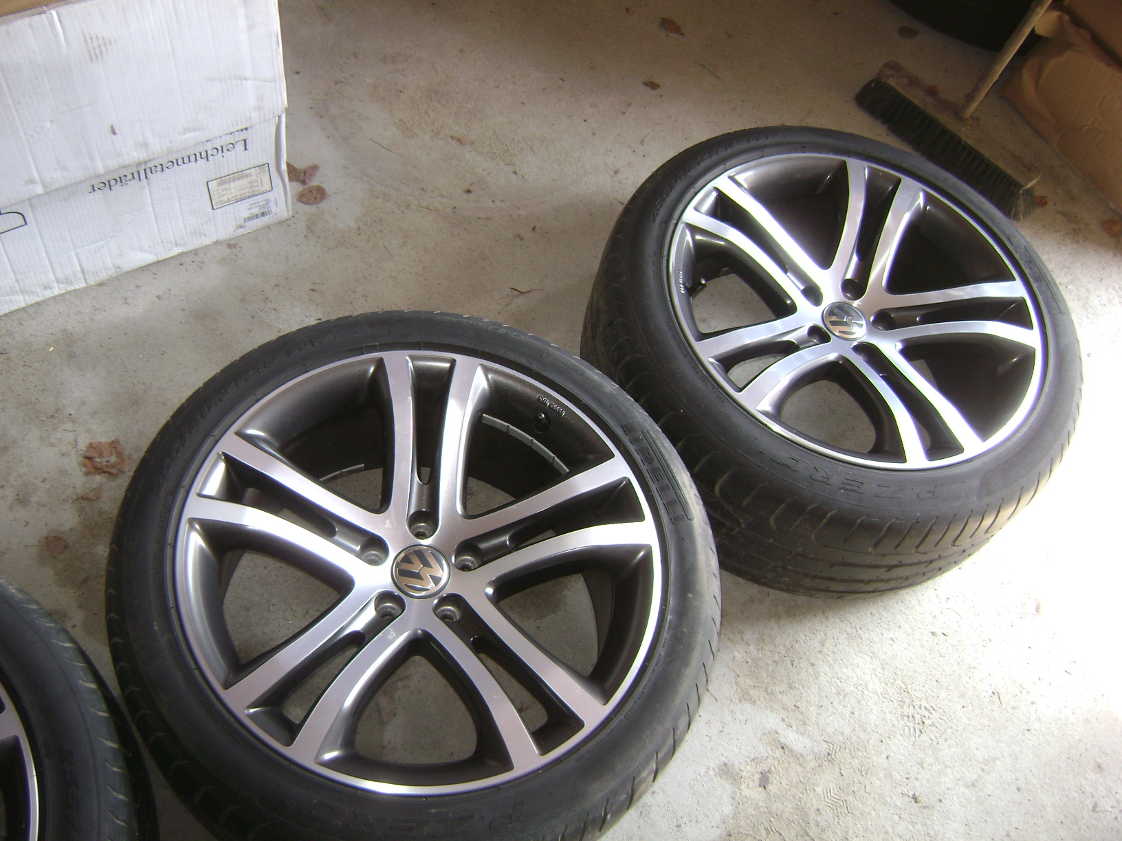 KOMPLET FELG Z OPONAMI 19' VW TIGUAN 225/40R19 Marka opon Pirelli