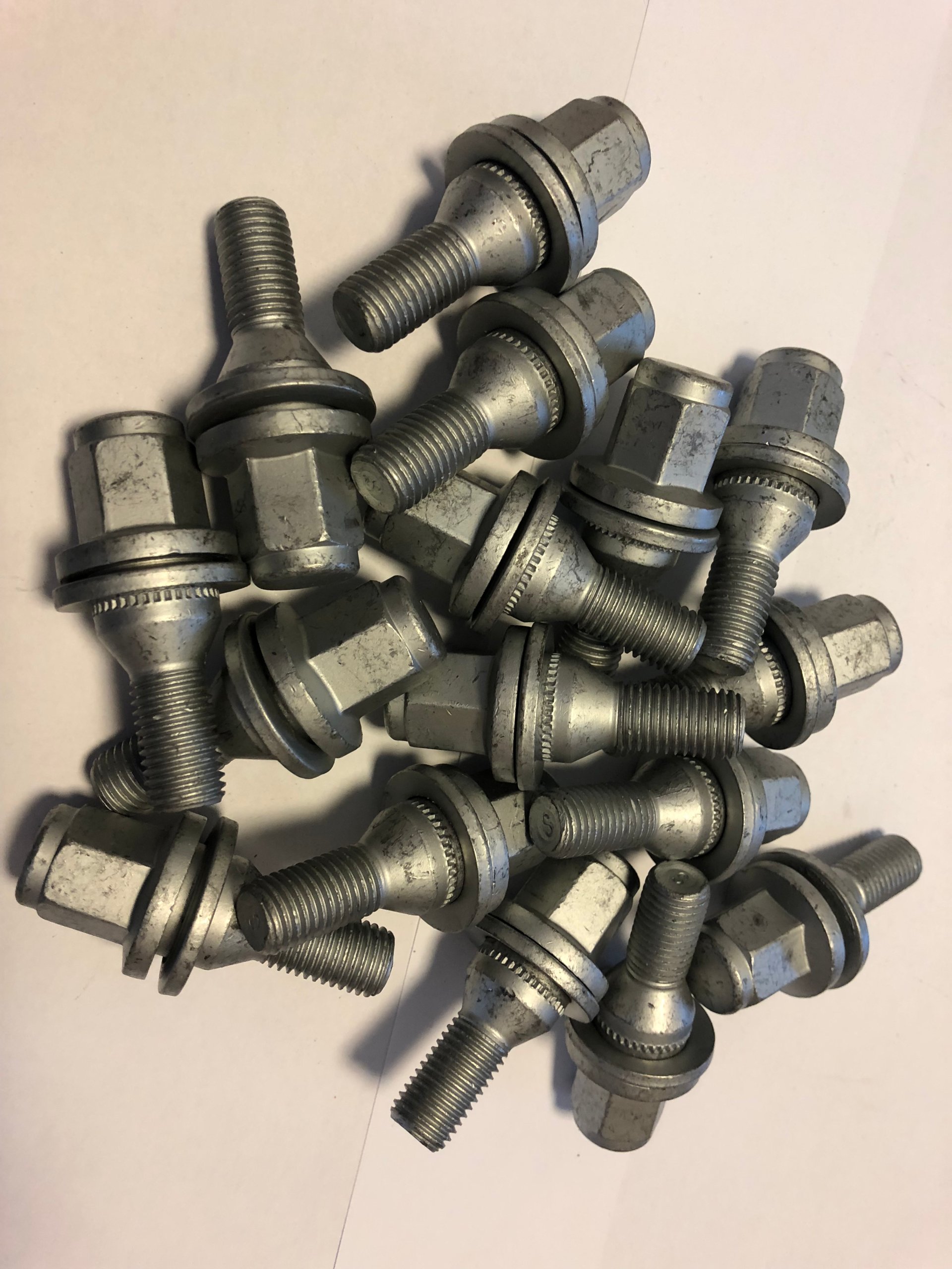 Sruby OEM 12x1 5 plaskie AYGO C1 107 podkladka KPL Thread M12x1 50