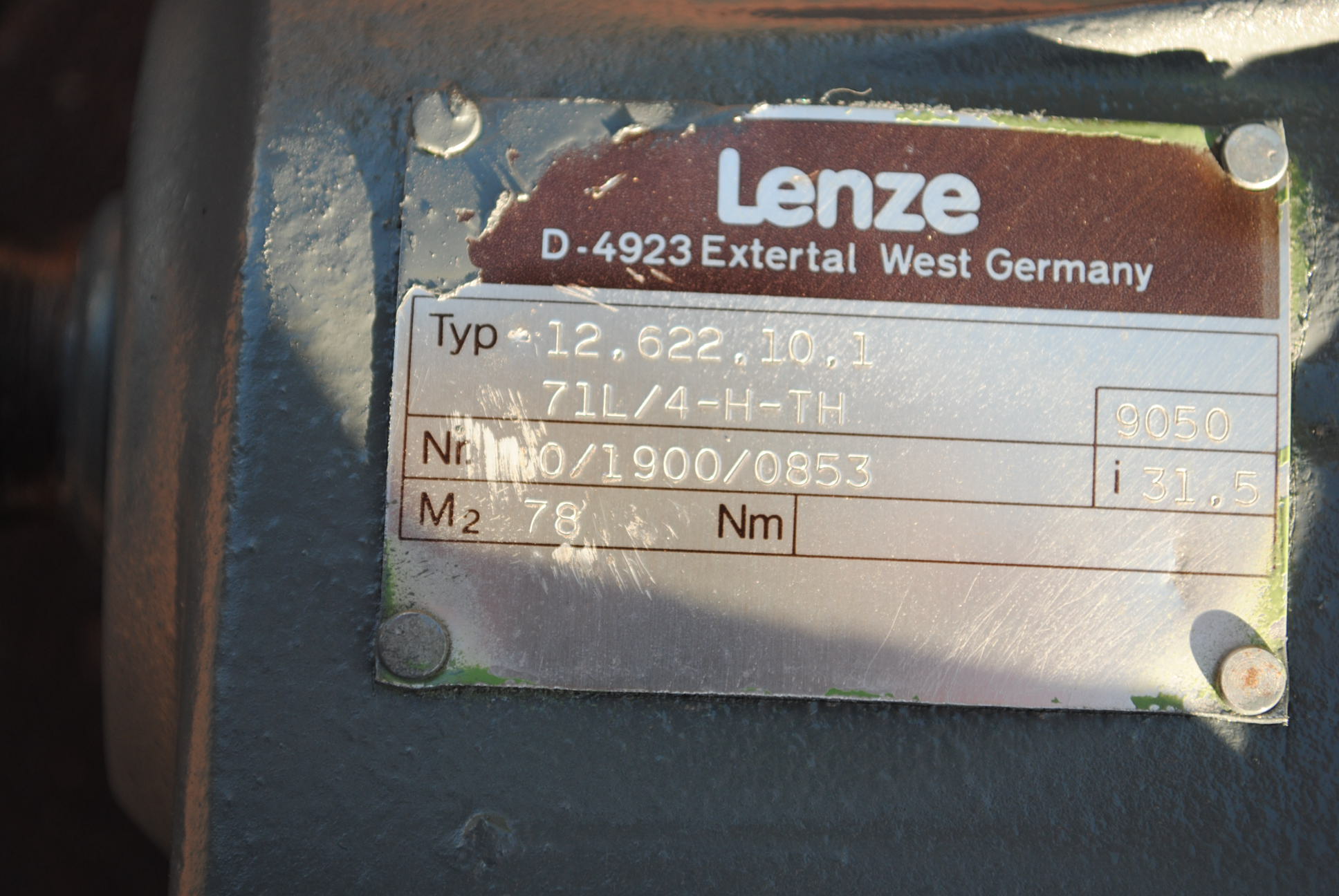 Motoreduktor 0.37kw. 45obr./min.. Firmy LENZE. Model prosty