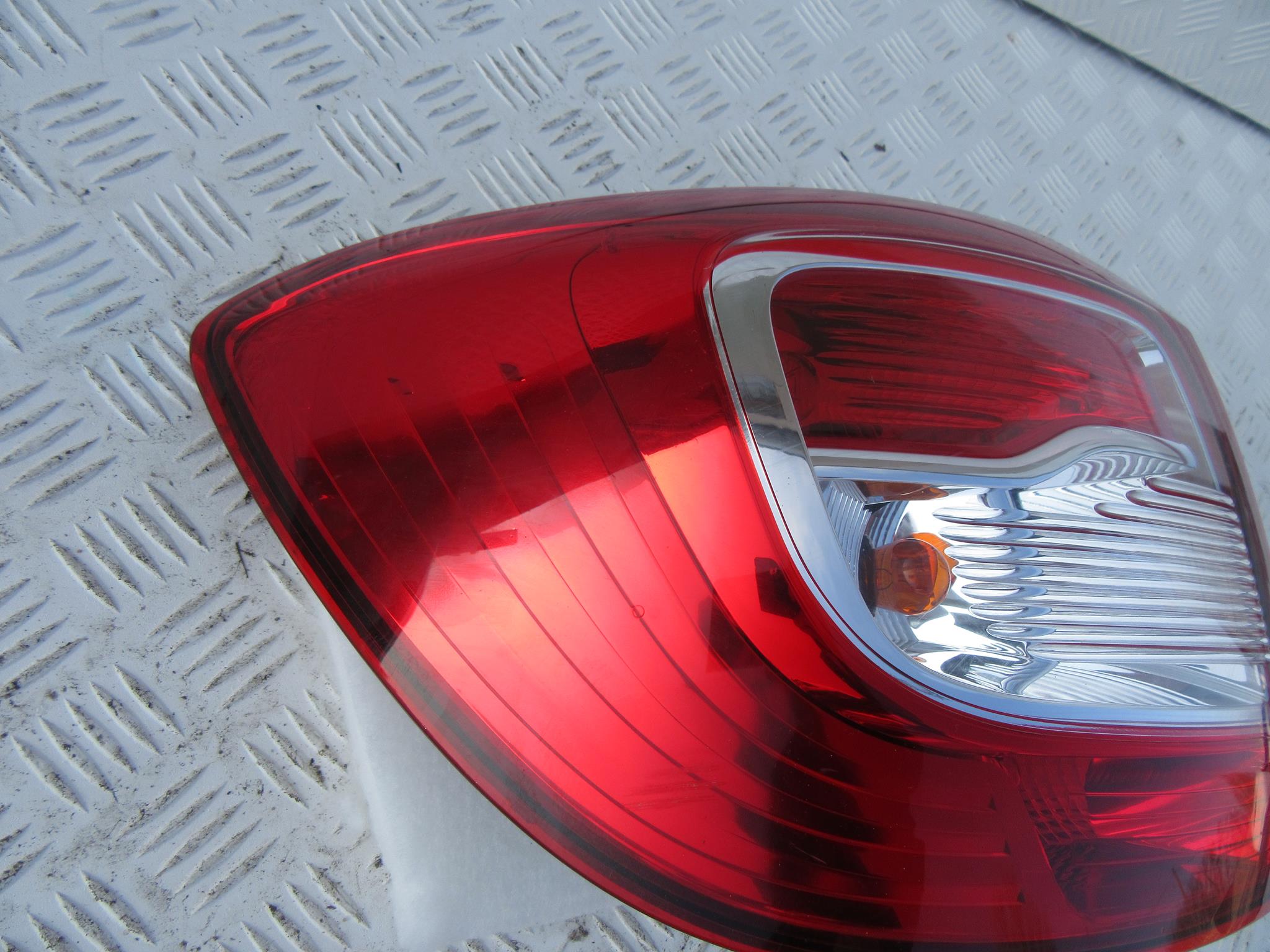 Dacia SANDERO II 12- фонарь левый