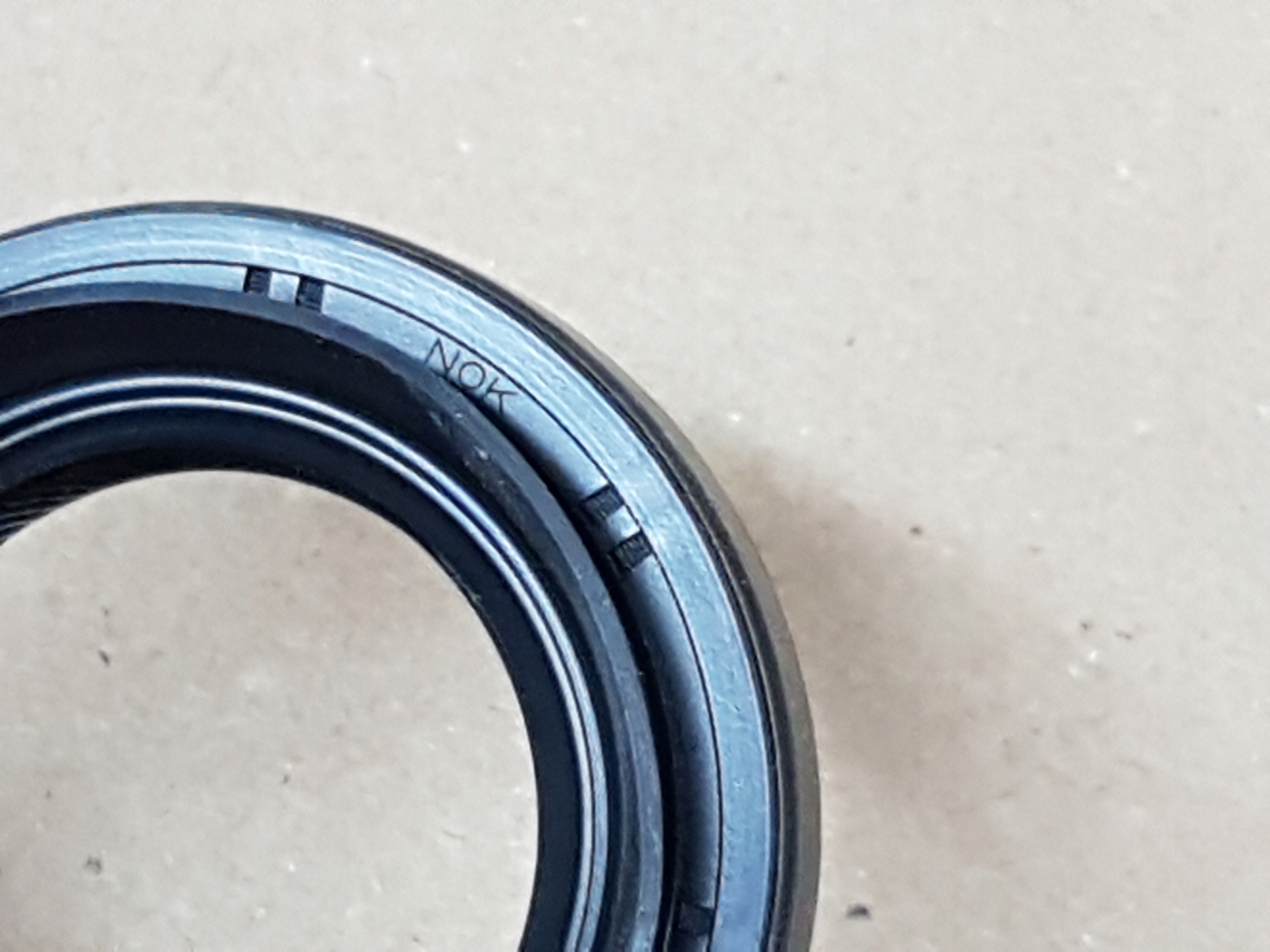 HIACE 98 06 SIMERING USZCZELNIACZ POLOSKA MOST Catalog number of the original 90311 38071