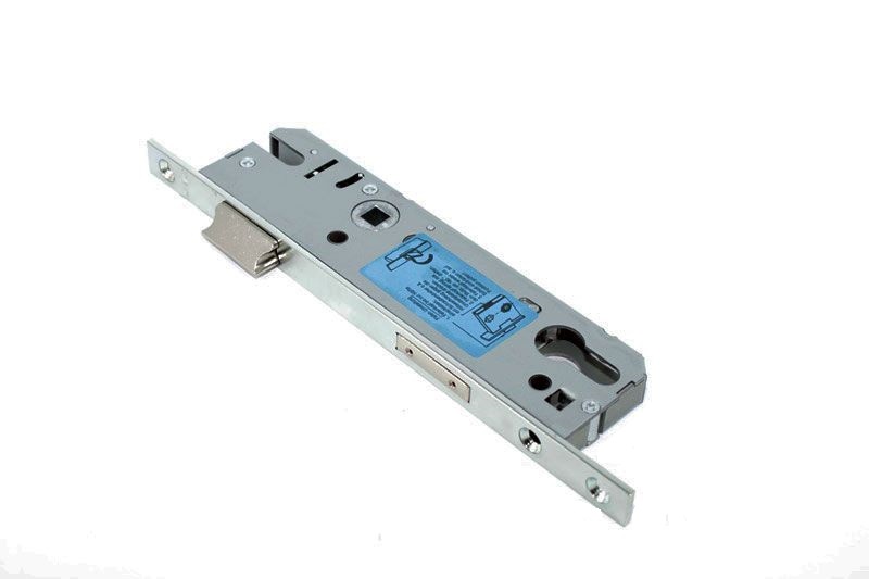 Установка врезного замка в пластиковую дверь - фото