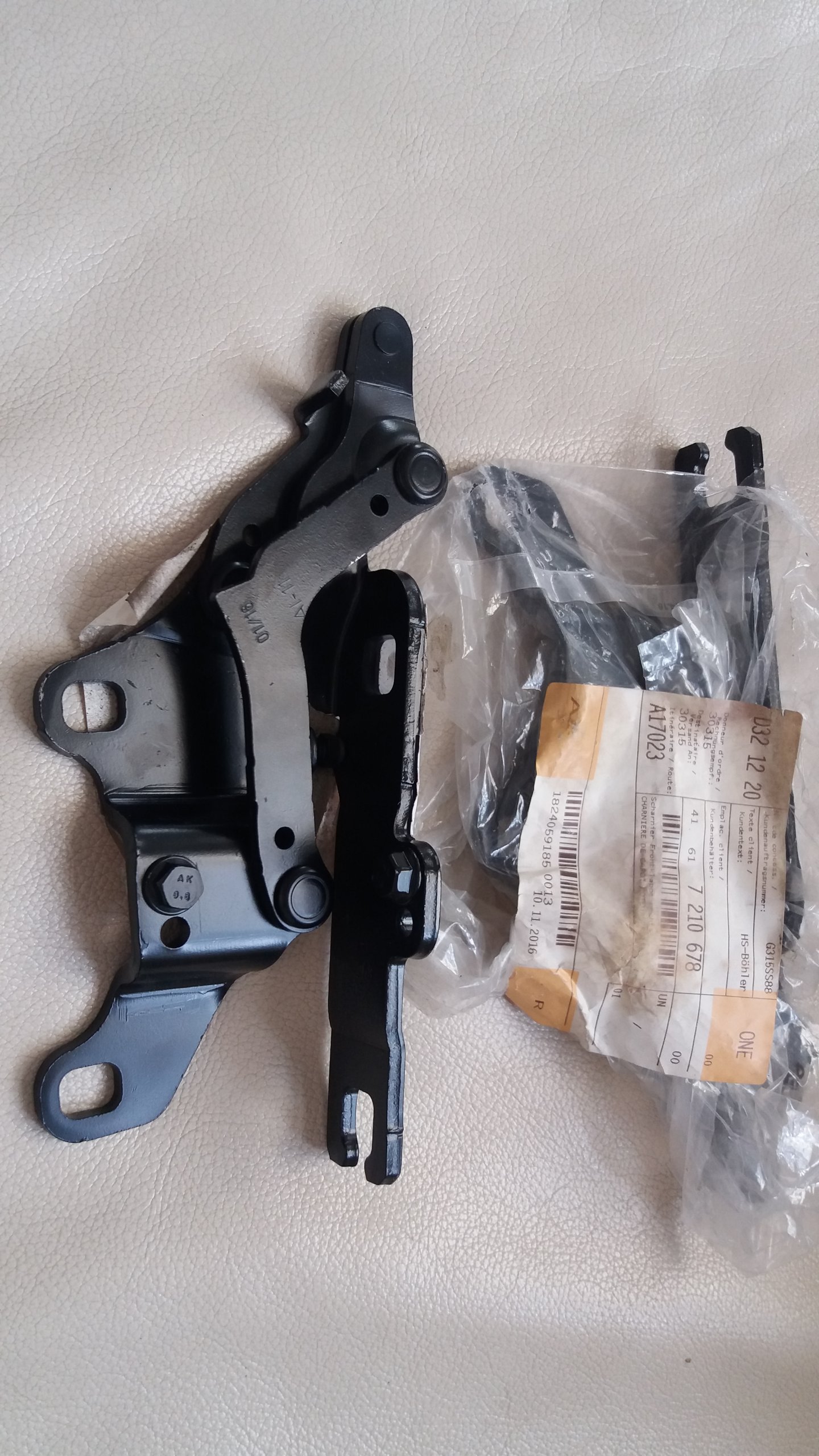 BMW 3 ZAWIAS MASKI Numer katalogowy części 41617210677