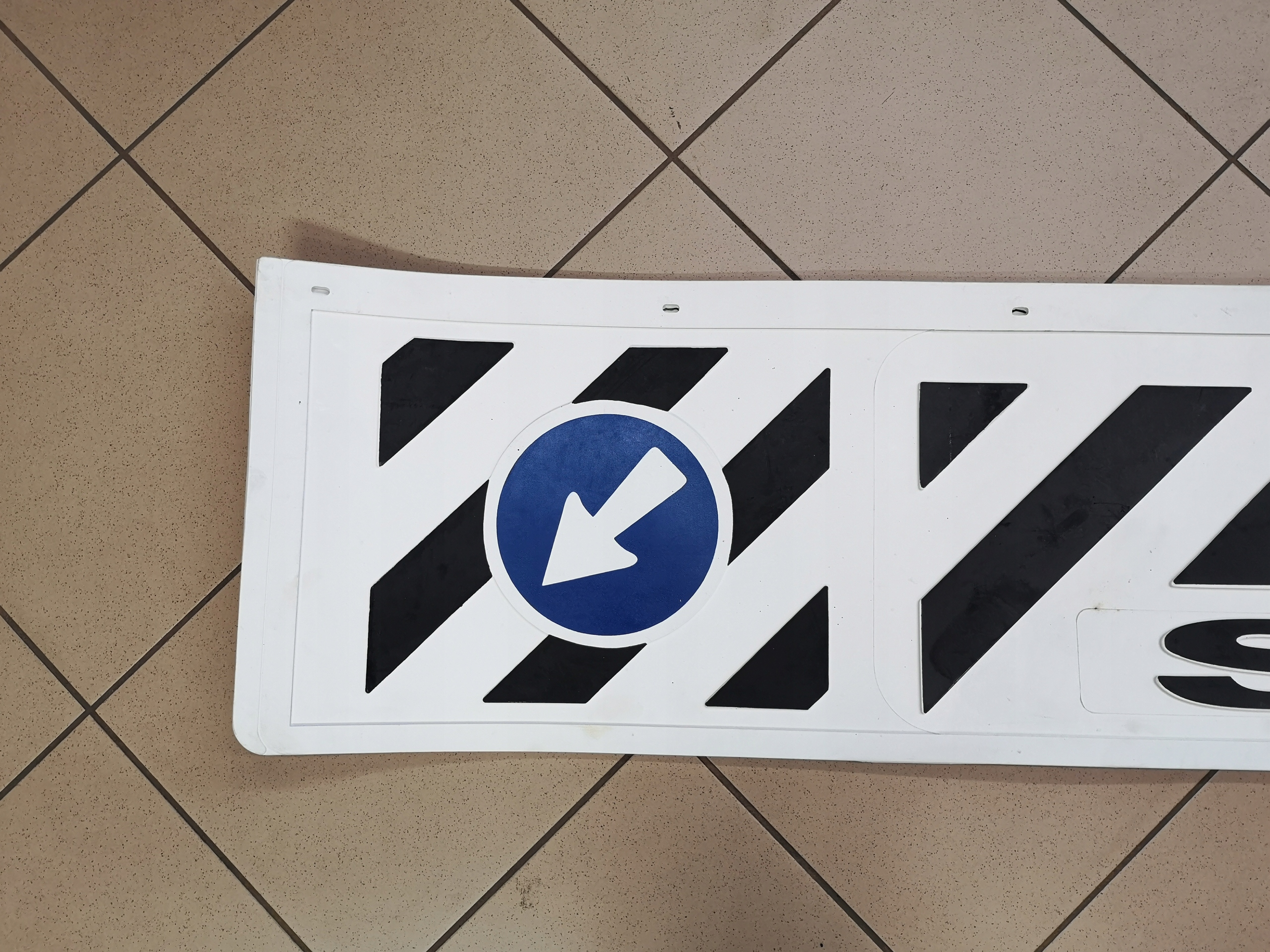 Chlapacz naczepy przyczepy SCANIA bialy tloczony Installation side Rear