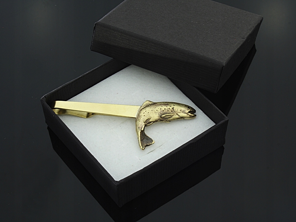 Na Prezent spinka do krawata mosiądz RYBA PSTRĄG Szerokość 7 mm