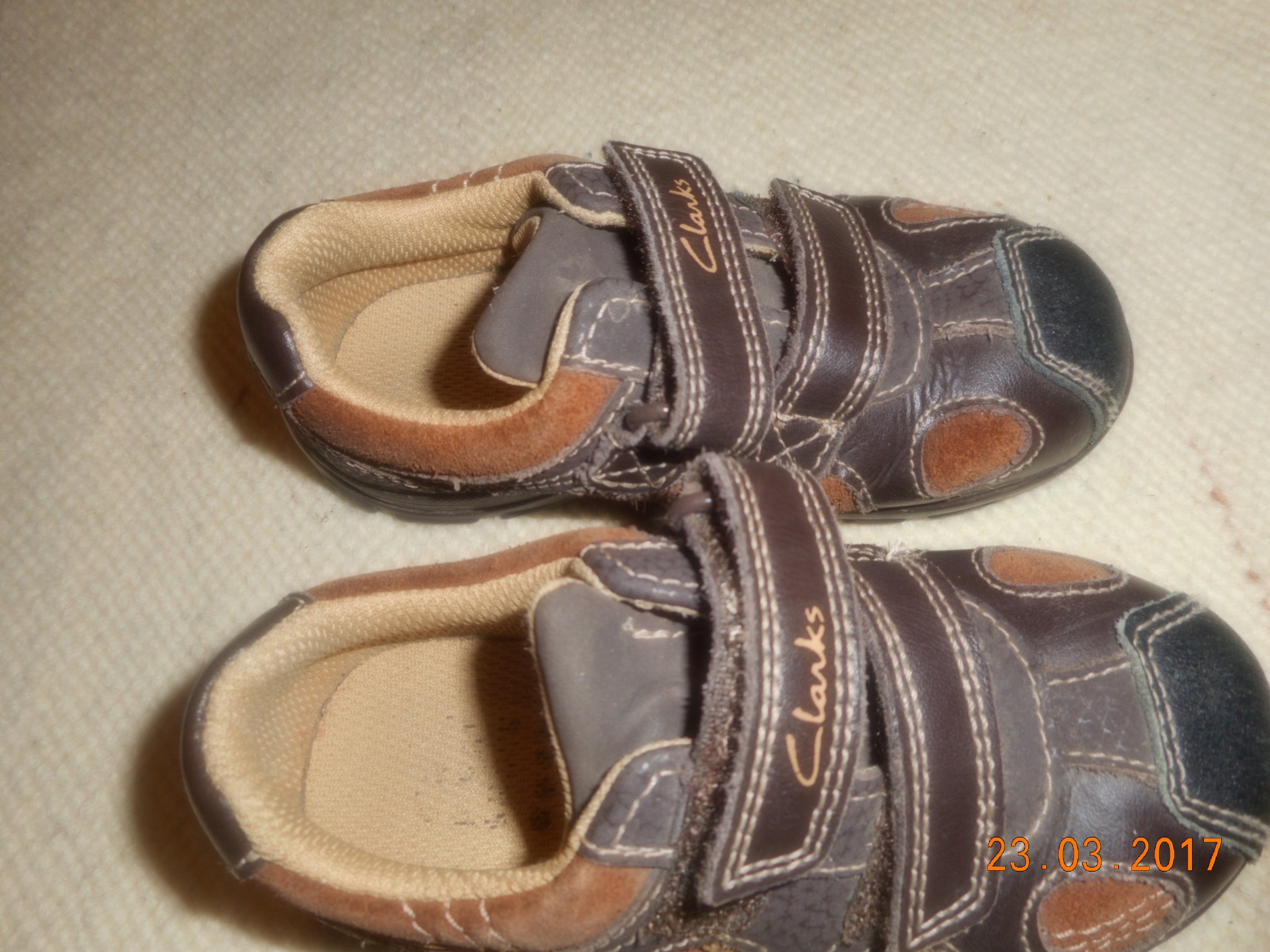 Buty CLARKS brązowe rozmiar 23 Kolor brązowy