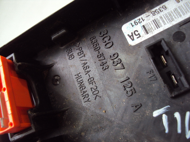 SKRZYNKA BEZPIECZNIKÓW VW TIGUAN 3C0907125A Producent części Volkswagen OE