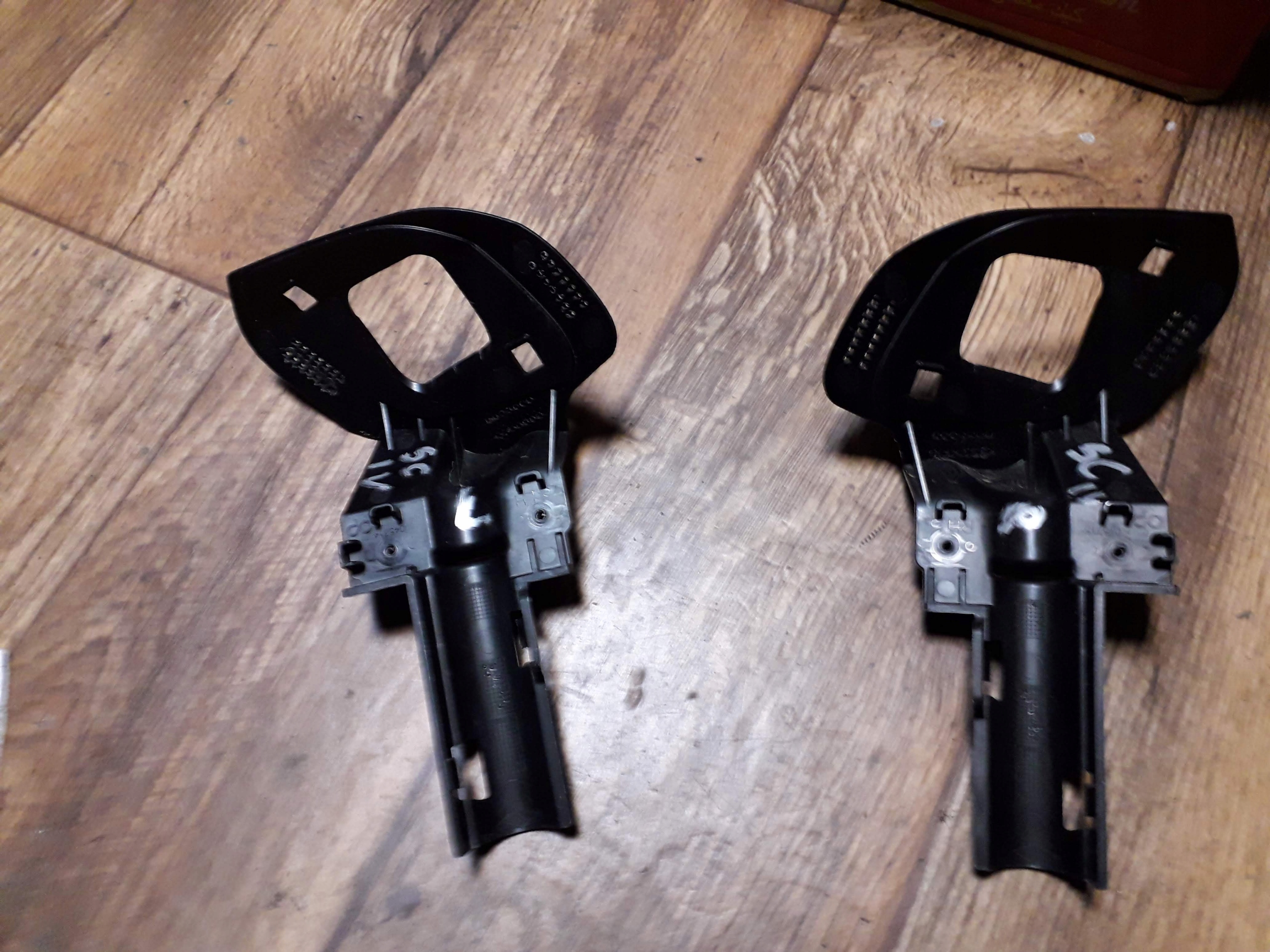 КРІПЛЕННЯ ФОРСУНКИ ОМИВАЧА SCENIC IV 15-ЛІВЕ