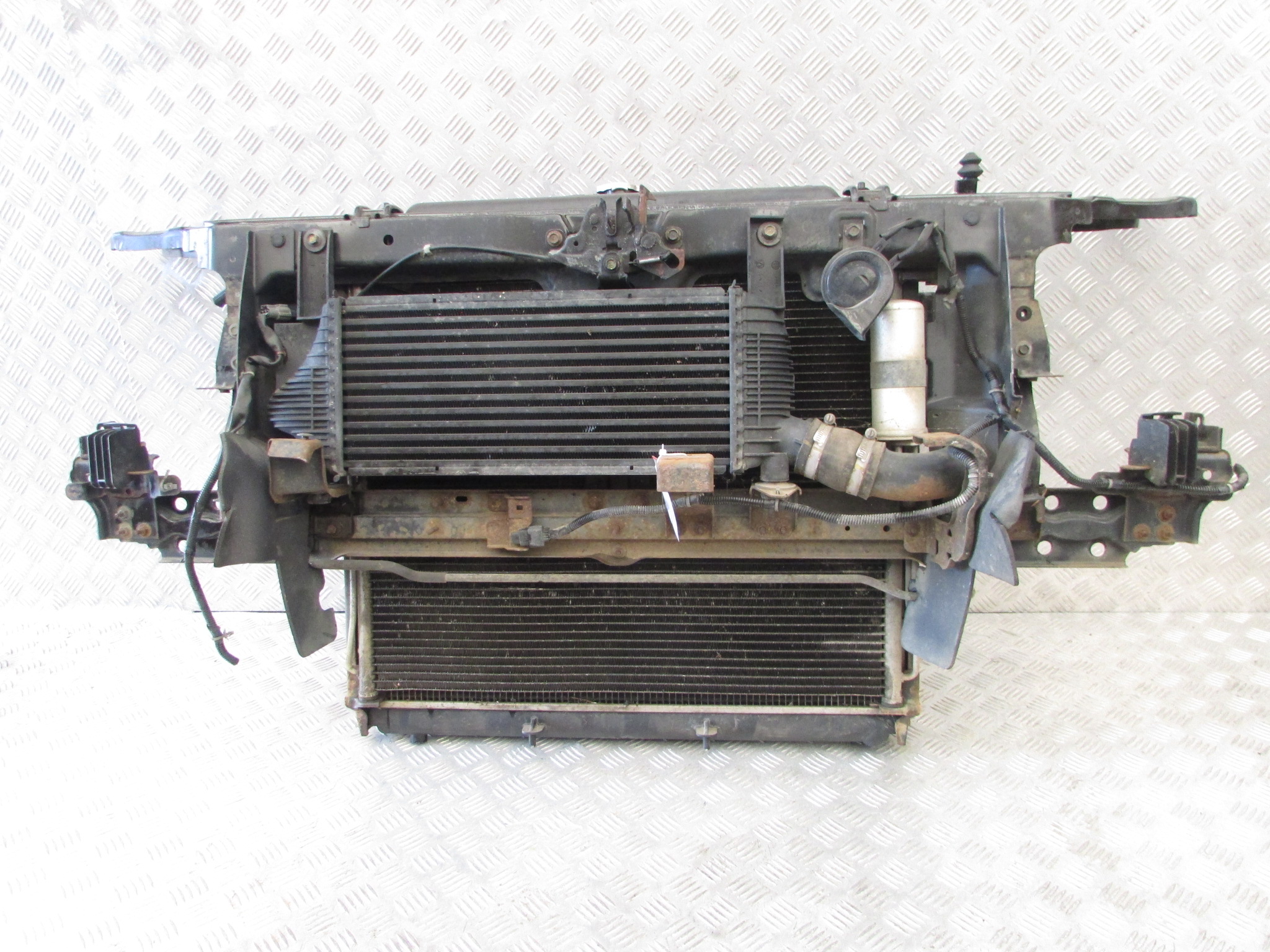 PAS WZMOCN. PRZÓD CHŁODNICE NAVARA D40 2.5DCI 07R