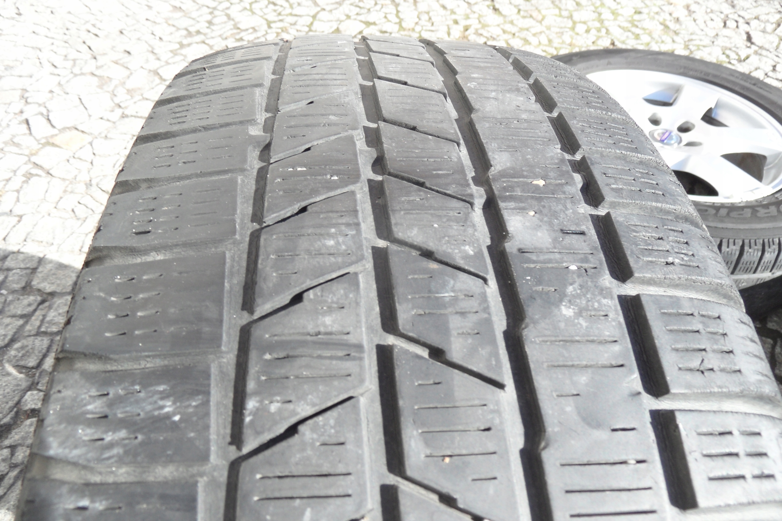 KOŁA FELGI ALUMINIOWE Z OPONAMI VOLVO XC60 Rodzaj opon Całoroczne