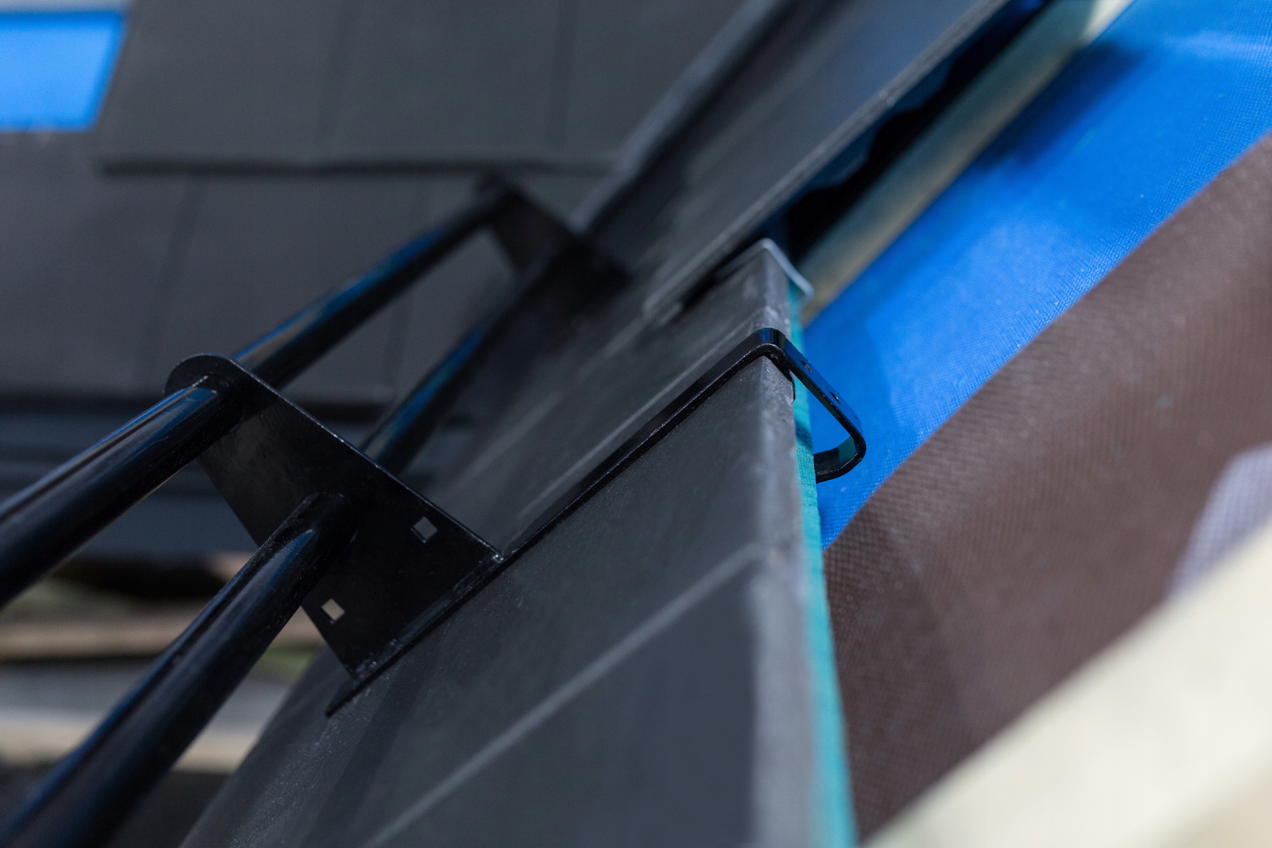 Ochrona antyśniegowa rurowa do dachówek lakier 2m Liczba uchwytów 4