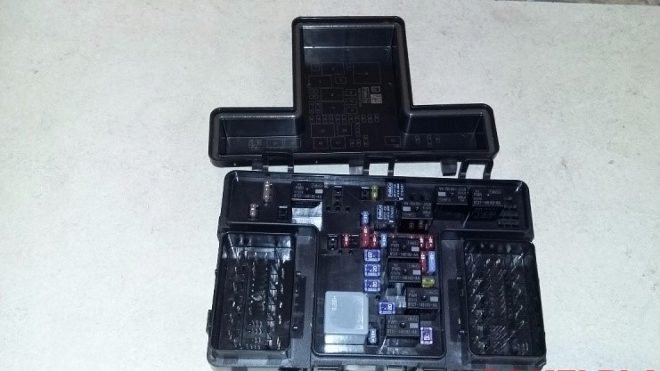 FORD MONDEO MK5 1.6 TDCI SKRZYNKA BEZPIECZNIKÓW