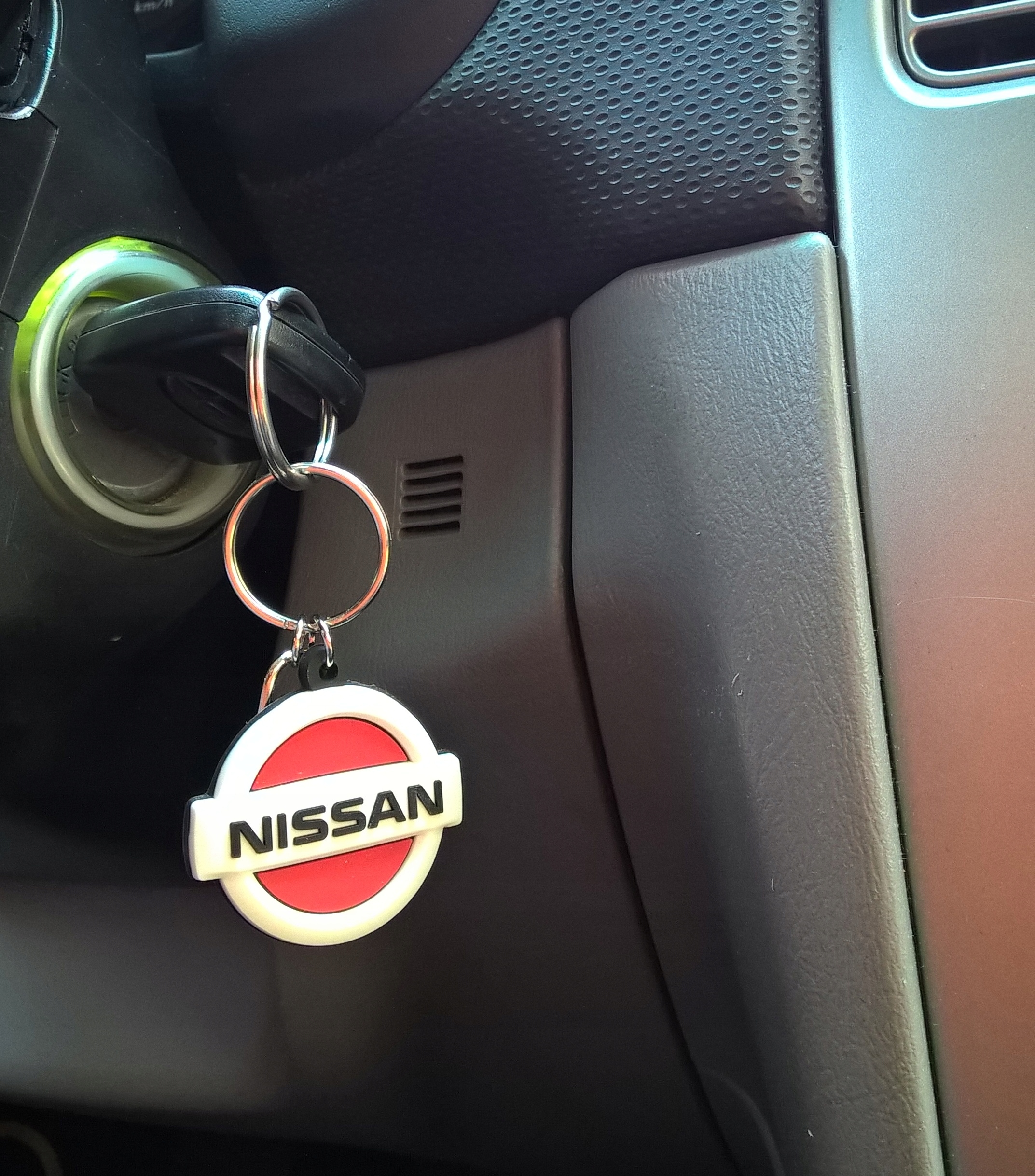 NISSAN breloczek do kluczy - gumowy, lekki brylok Marka Inny