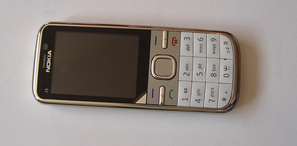 Telefon komórkowy Nokia C5 128 MB / 32 MB 2G biały Wbudowana pamięć 32 MB