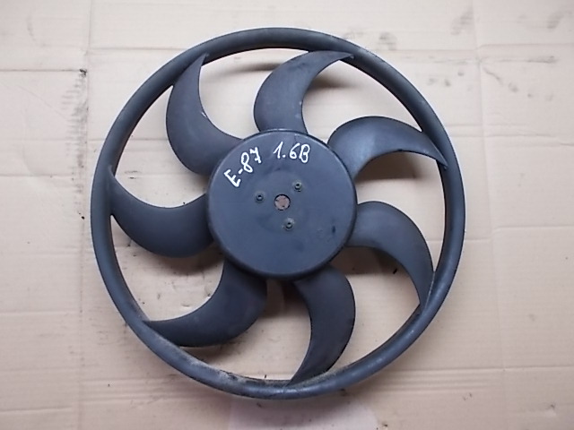 Вентилятор первой величины. Вентилятор радиатора БМВ 116i.