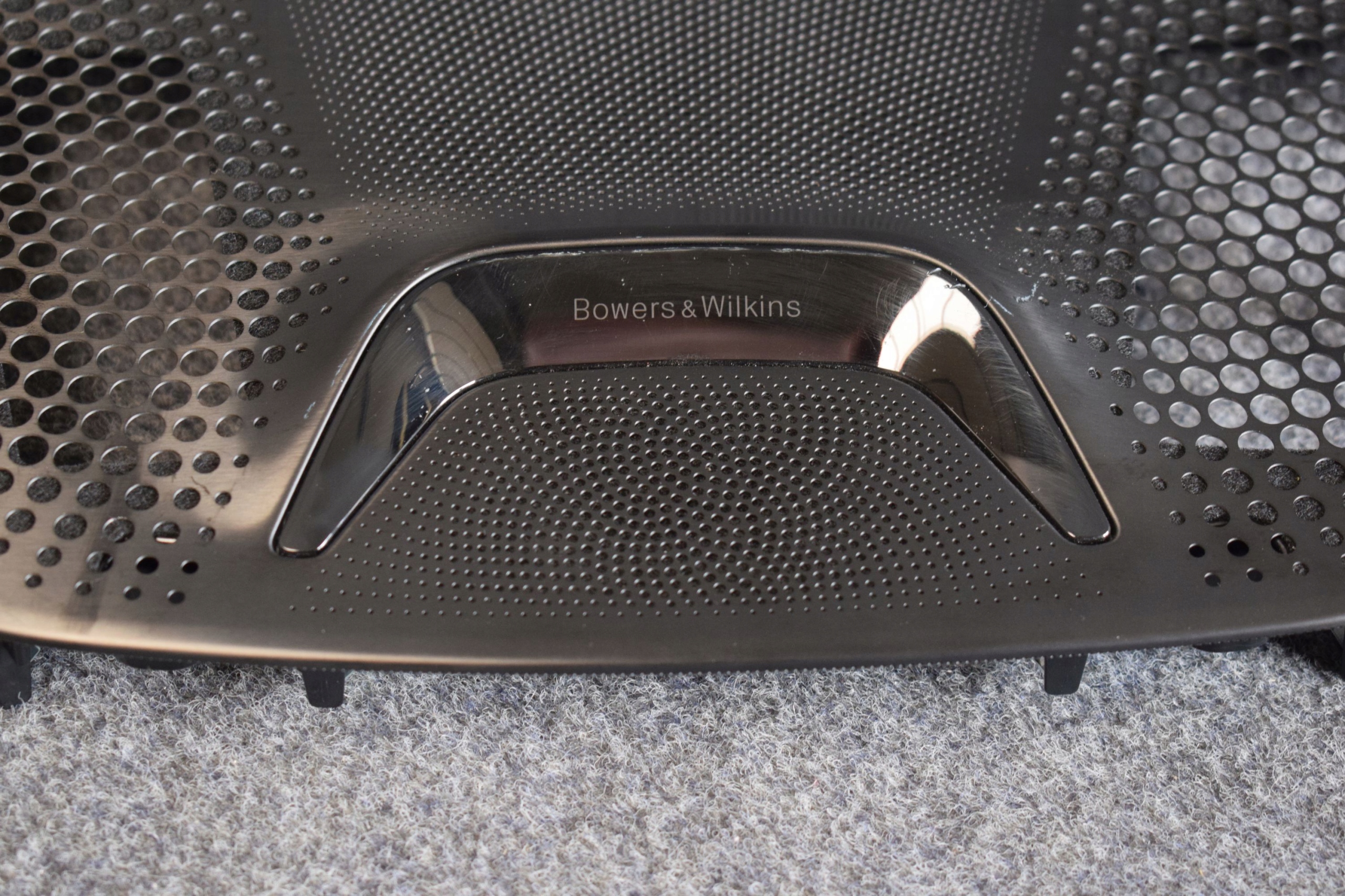 console spoiler speaker BMW 7 G11 G12 BOWERS