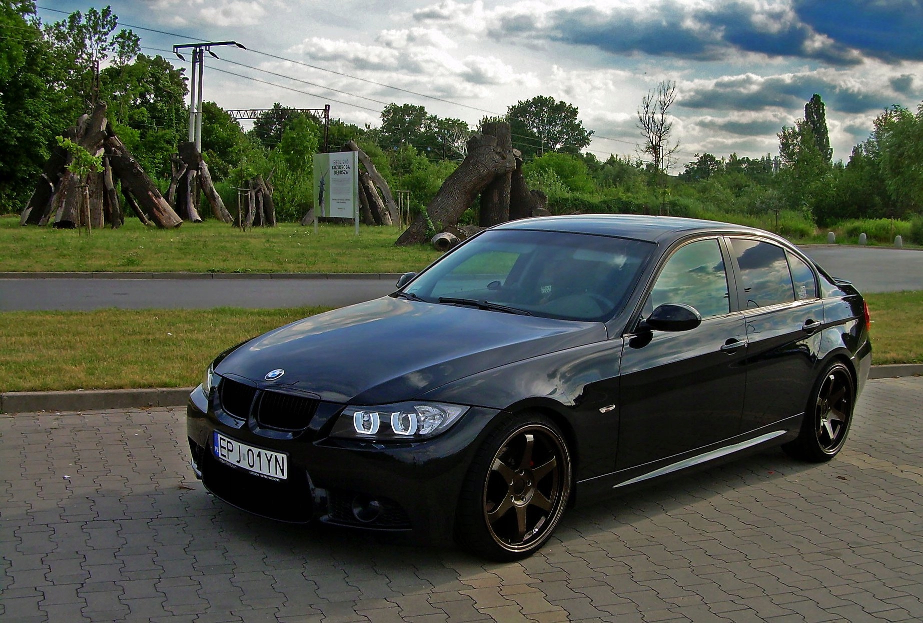 BMW 3 e90 белый с черным